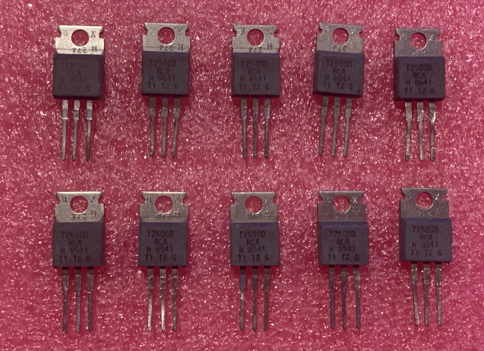 US Stock 10 Pieces RCA T2500D TO-220 TRIAC THYRISTOR 6A 400V New Old Stock US Stock 10 Pieces RCA T2500D TO-220 TRIAC THYRISTOR 6A 400V New Old Stock