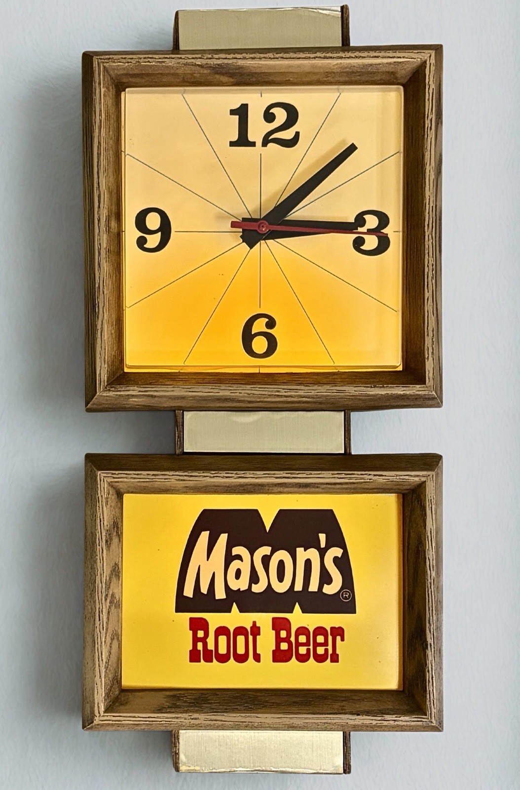 Vintage Mason’s Root Beer Lighted Advertising Clock Mirro Products Works 14x25