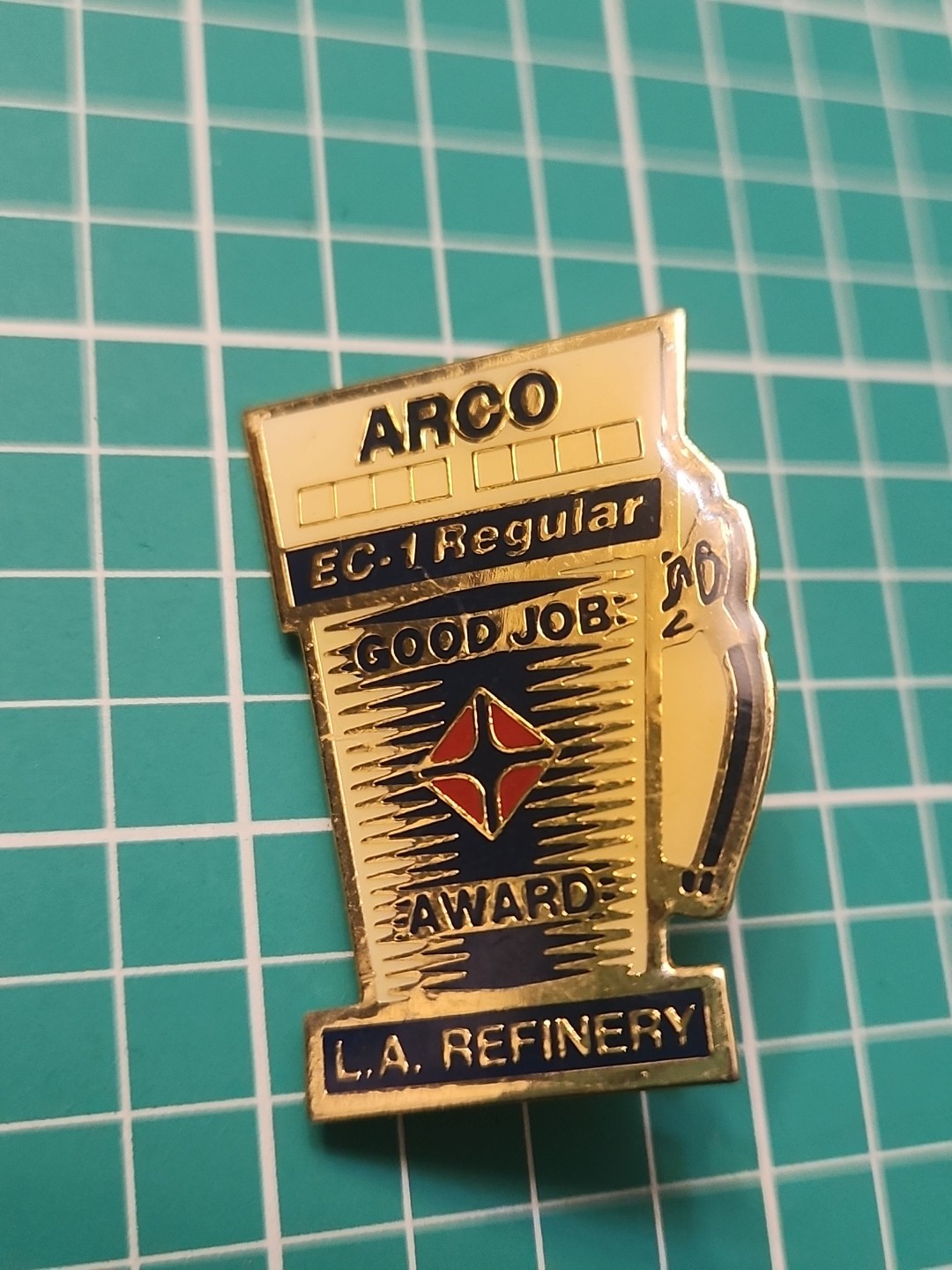 Vtg L.A. Refinery Arco Ec-1 Regular Gas Pump Gold Tone Lapel Pin