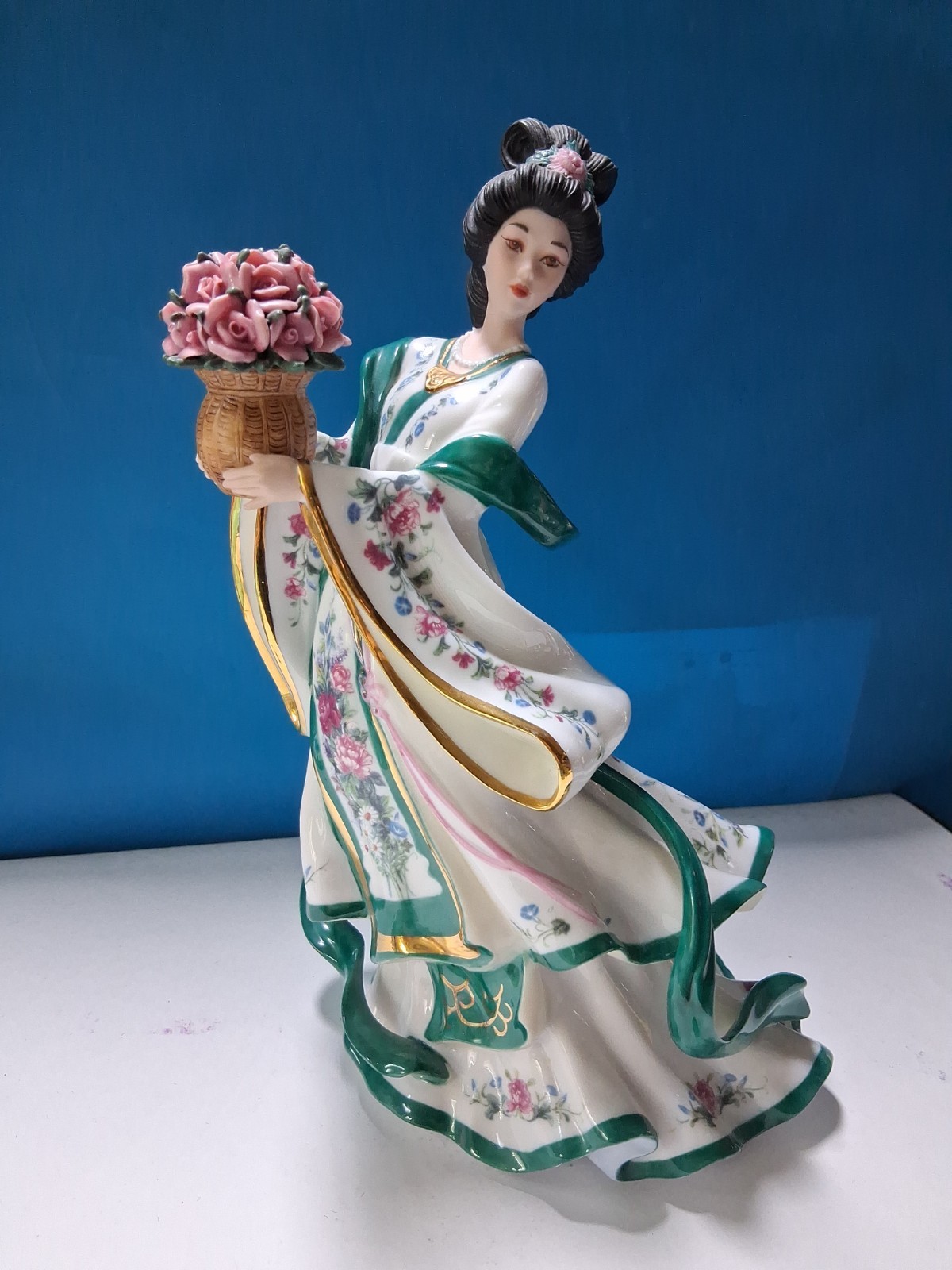 Danbury Mint The Rose Princess by Lena Liu Oriental Porcelain Figurine READ