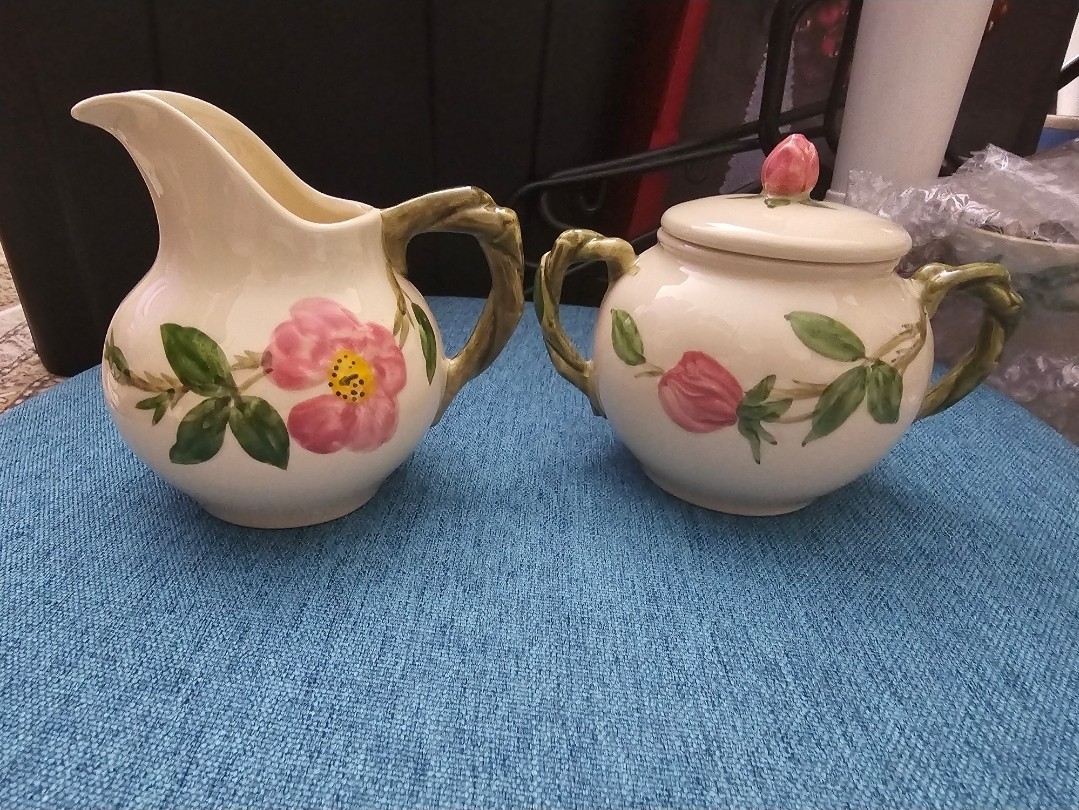 Vtg 1950s Franciscan Desert Rose Creamer & Sugar Bowl Set w/ Lid USA Circle Mark Vtg 1950s Franciscan Desert Rose Creamer & Sugar Bowl Set w/ Lid USA Circle Mark