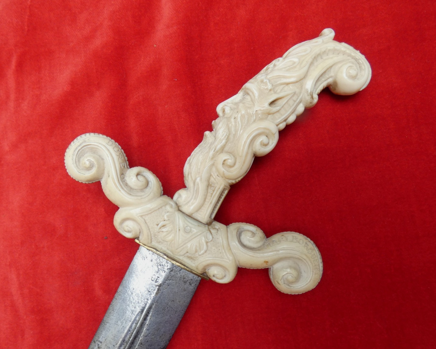 EXCEPTIONAL ANTIQUE EUROPEAN HUNTING SWORD DAGGER HAND CARVED 18th CENTURY HILT