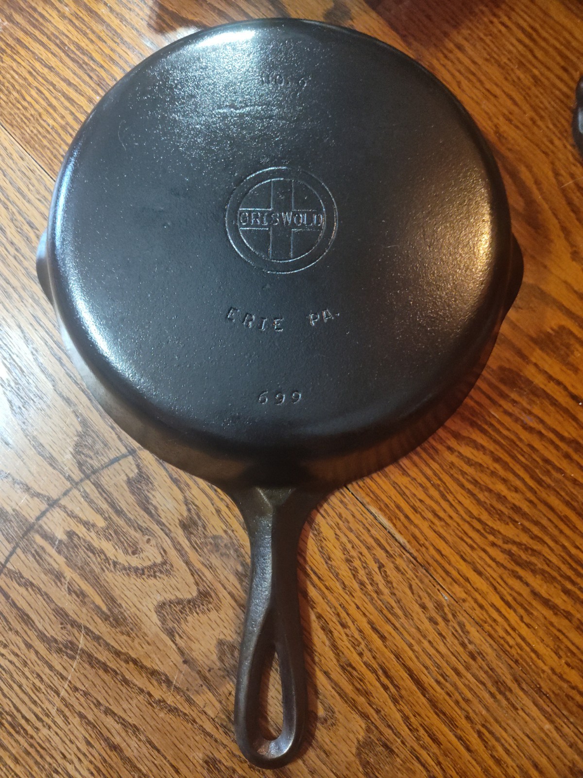 Vintage No 6 Griswold Small Block Logo 699 Cast Iron Skillet Sits Dead Flat #6 Vintage No 6 Griswold Small Block Logo 699 Cast Iron Skillet Sits Dead Flat #6