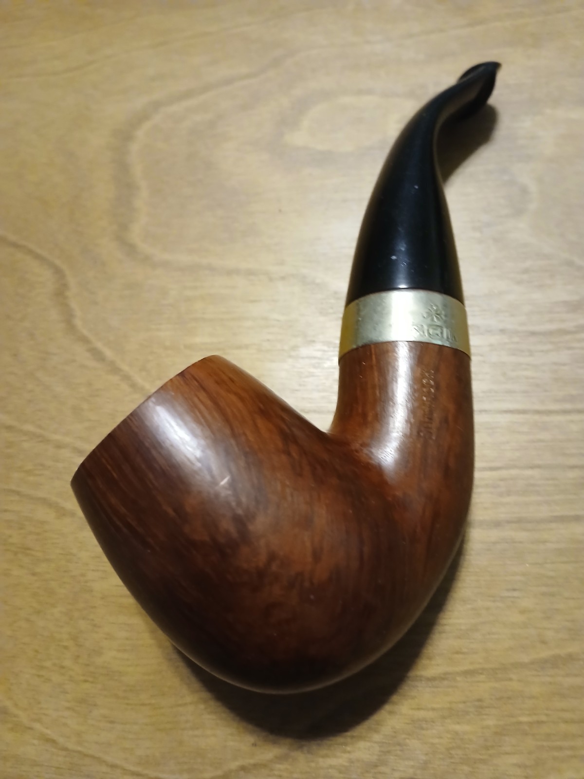 Peterson Shamrock 9bc Pipe With Made In Ireland In Circle Form Peterson Shamrock 9bc Pipe With Made In Ireland In Circle Form