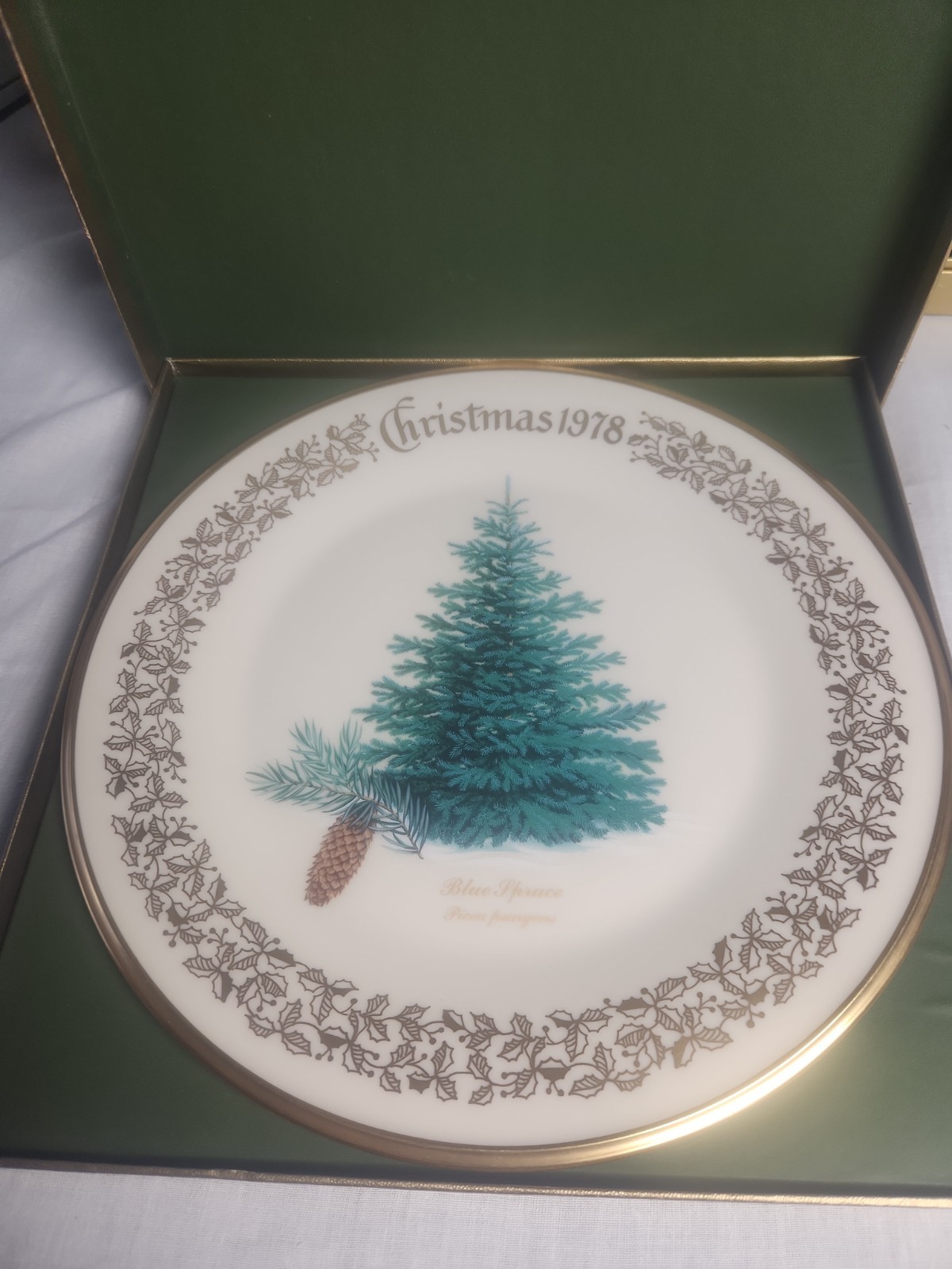 Lenox Christmas Plate Commemorative Issue Blue Spruce 1978 in Box Lenox Christmas Plate Commemorative Issue Blue Spruce 1978 in Box