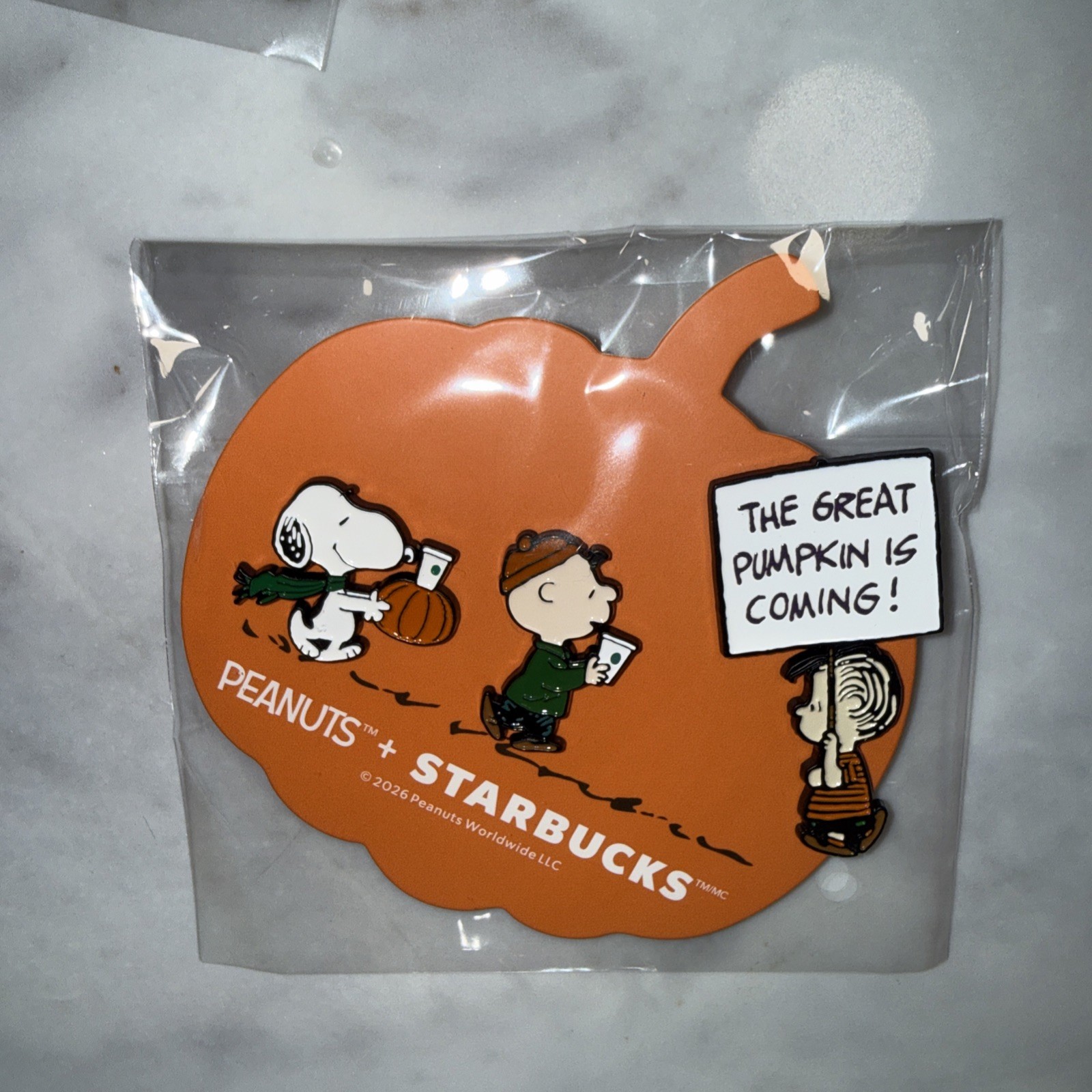 Starbucks x Peanuts Snoopy The Great Pumpkin Pin Set in hand from US 2026 Starbucks x Peanuts Snoopy The Great Pumpkin Pin Set in hand from US 2026