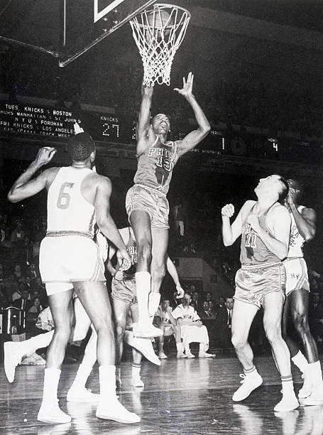 New York Warriors vs Knicks Wilt Chamberlain goes a lay up Also- 1962 Old Photo