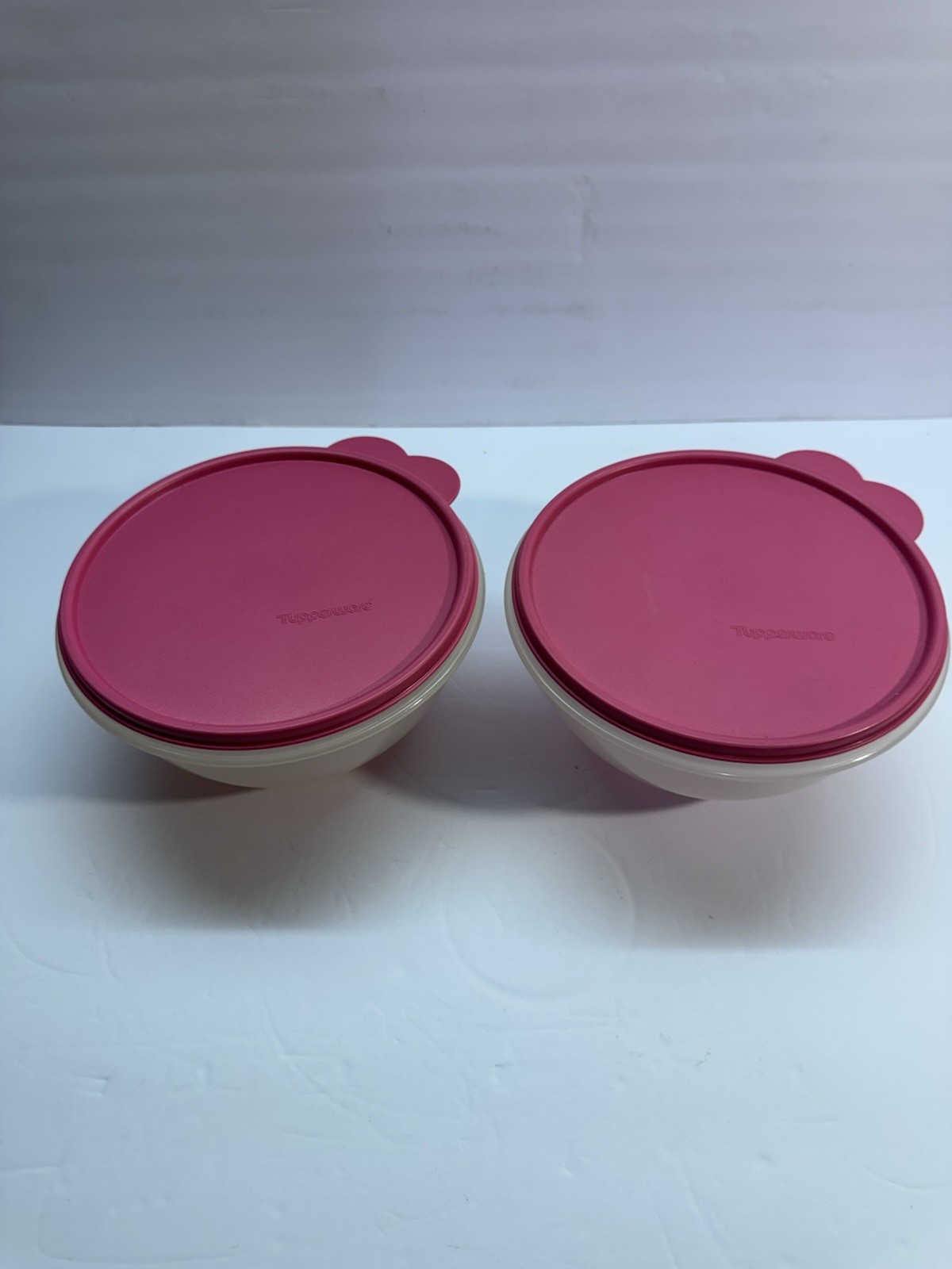 Vtg Tupperware Bowl Set with Lids - #2520 -6 cup and #2517 Lid Set Of 2 