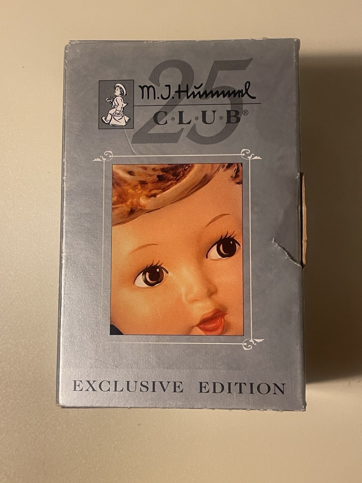 Goebel M.I. Hummel Clubyear 2001/2002 Puppet Princess Kasperle Ist Da w/ Box Goebel M.I. Hummel Clubyear 2001/2002 Puppet Princess Kasperle Ist Da w/ Box