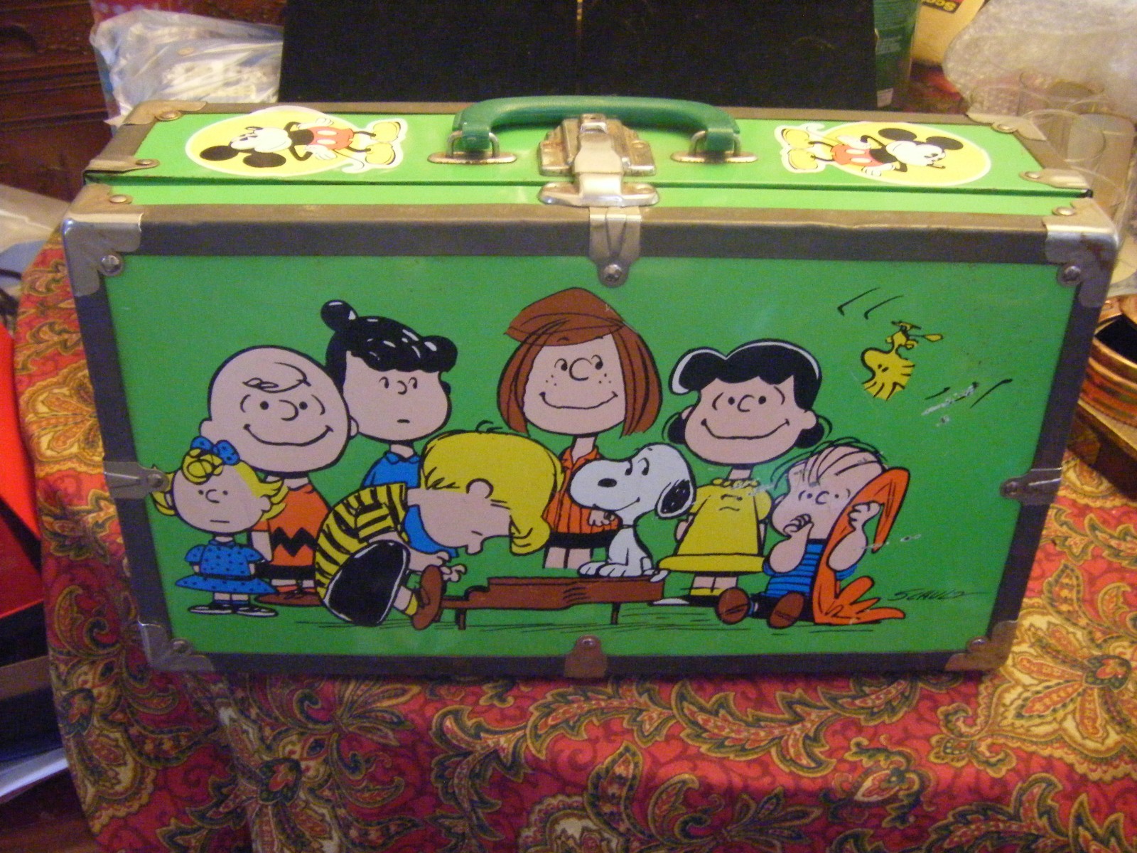 Vintage 1965 Snoopy Metal suite case doll Trunk Peanuts Toy Chest Charlie Brown