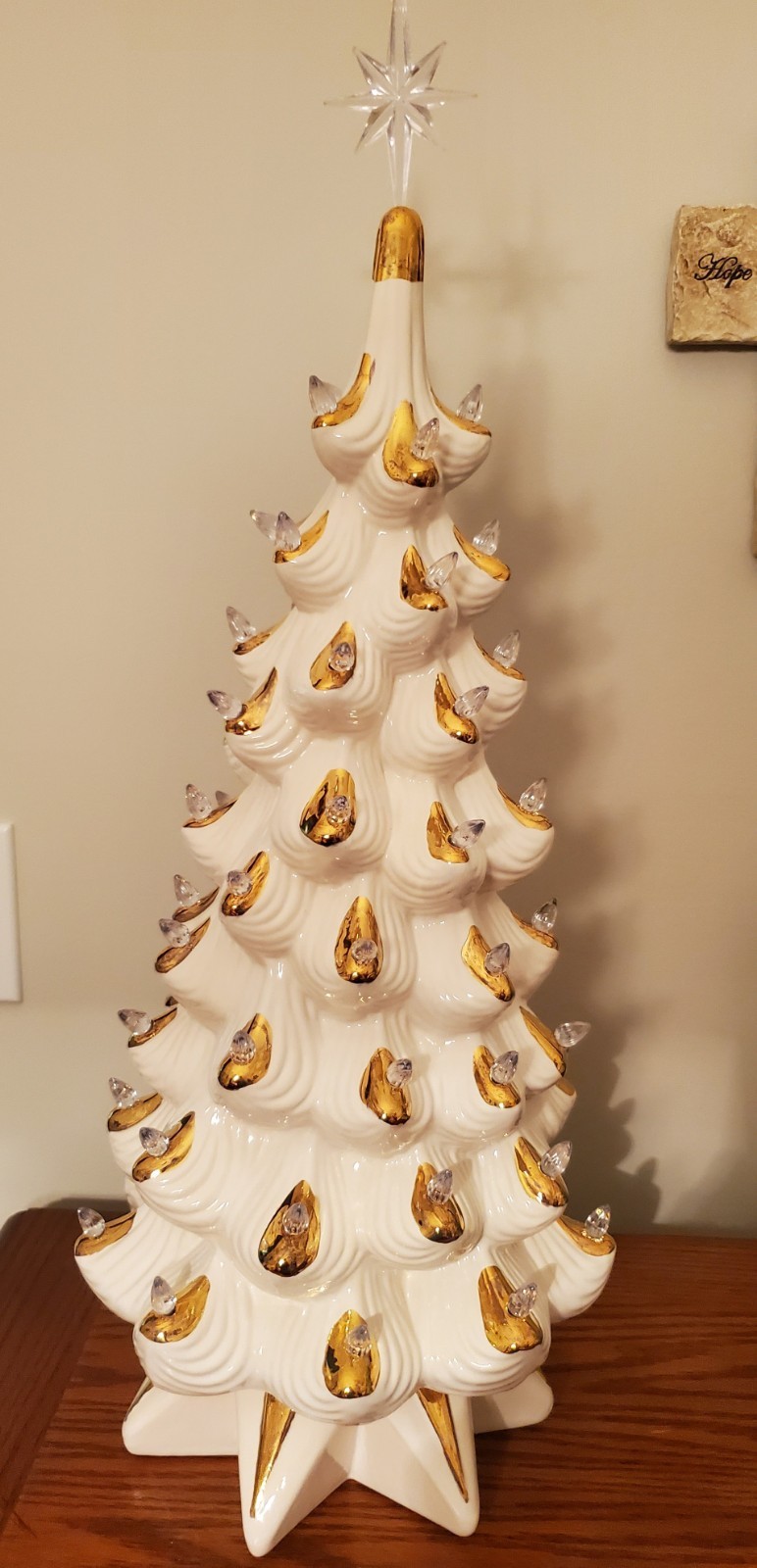 Vintage Atlantic Mold 24”  White Ceramic “Boobie” Tree. Excellent Condition
