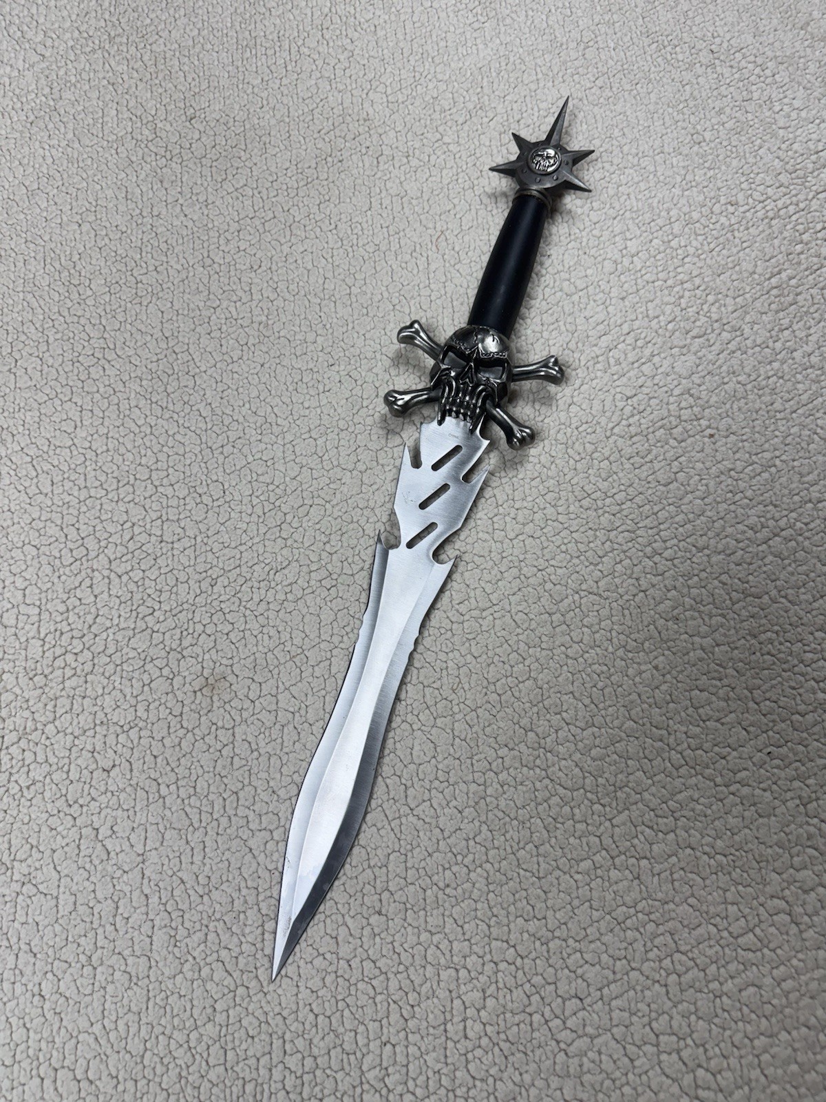 MCM 22 Inch 440 Stainless Steel Skull & Bones Gothic Dagger, Sword,knife MCM 22 Inch 440 Stainless Steel Skull & Bones Gothic Dagger, Sword,knife