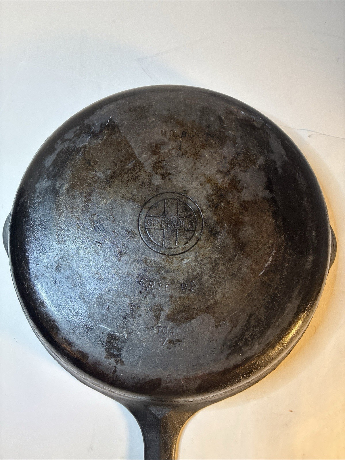 Vintage Griswold #8 Cast Iron Skillet 704Z Vintage Griswold #8 Cast Iron Skillet 704Z