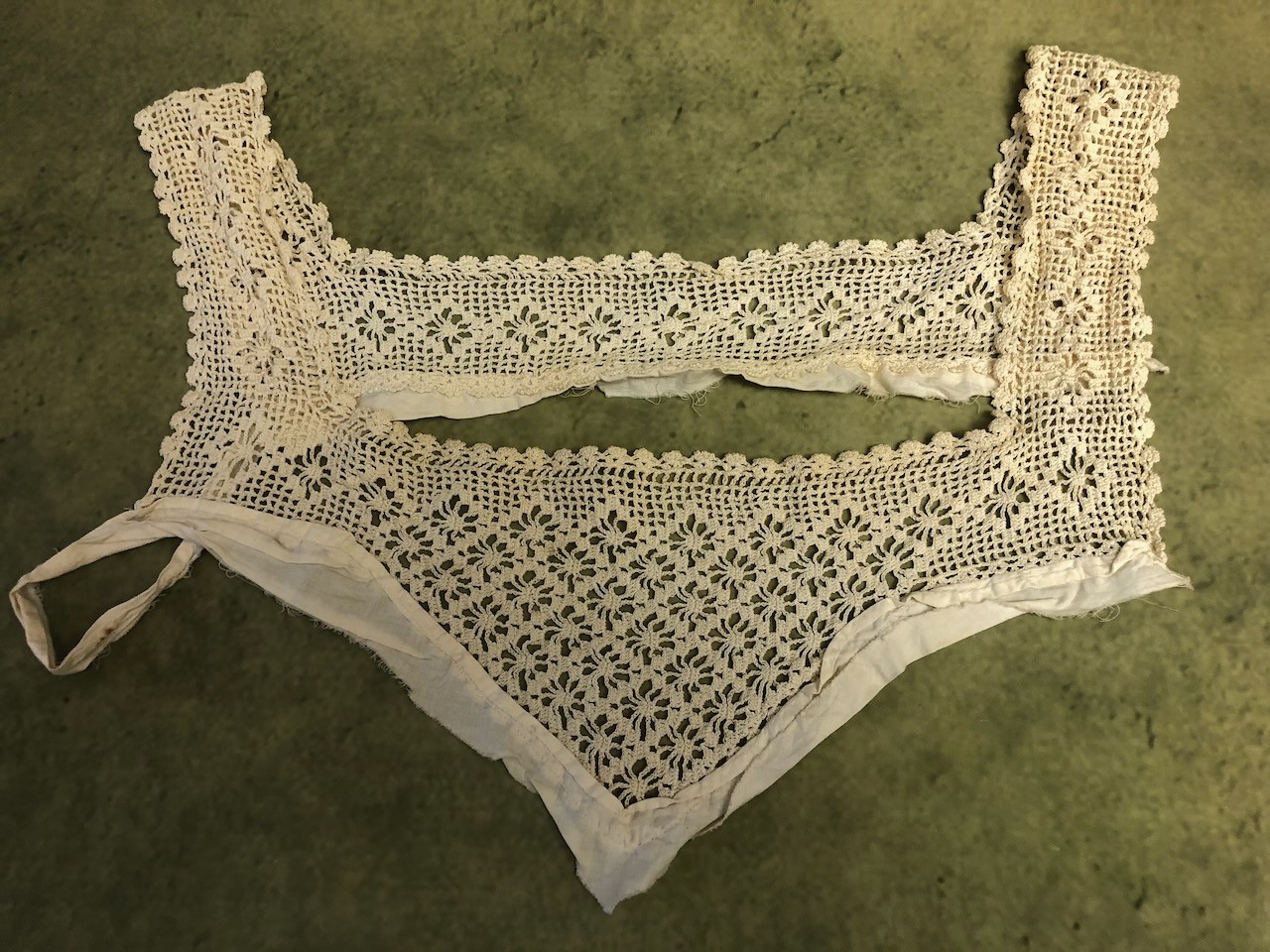Antique 1900s Edwardian Petite Irish Crocheted Lace Collar Ecru Cotton Neckline Antique 1900s Edwardian Petite Irish Crocheted Lace Collar Ecru Cotton Neckline