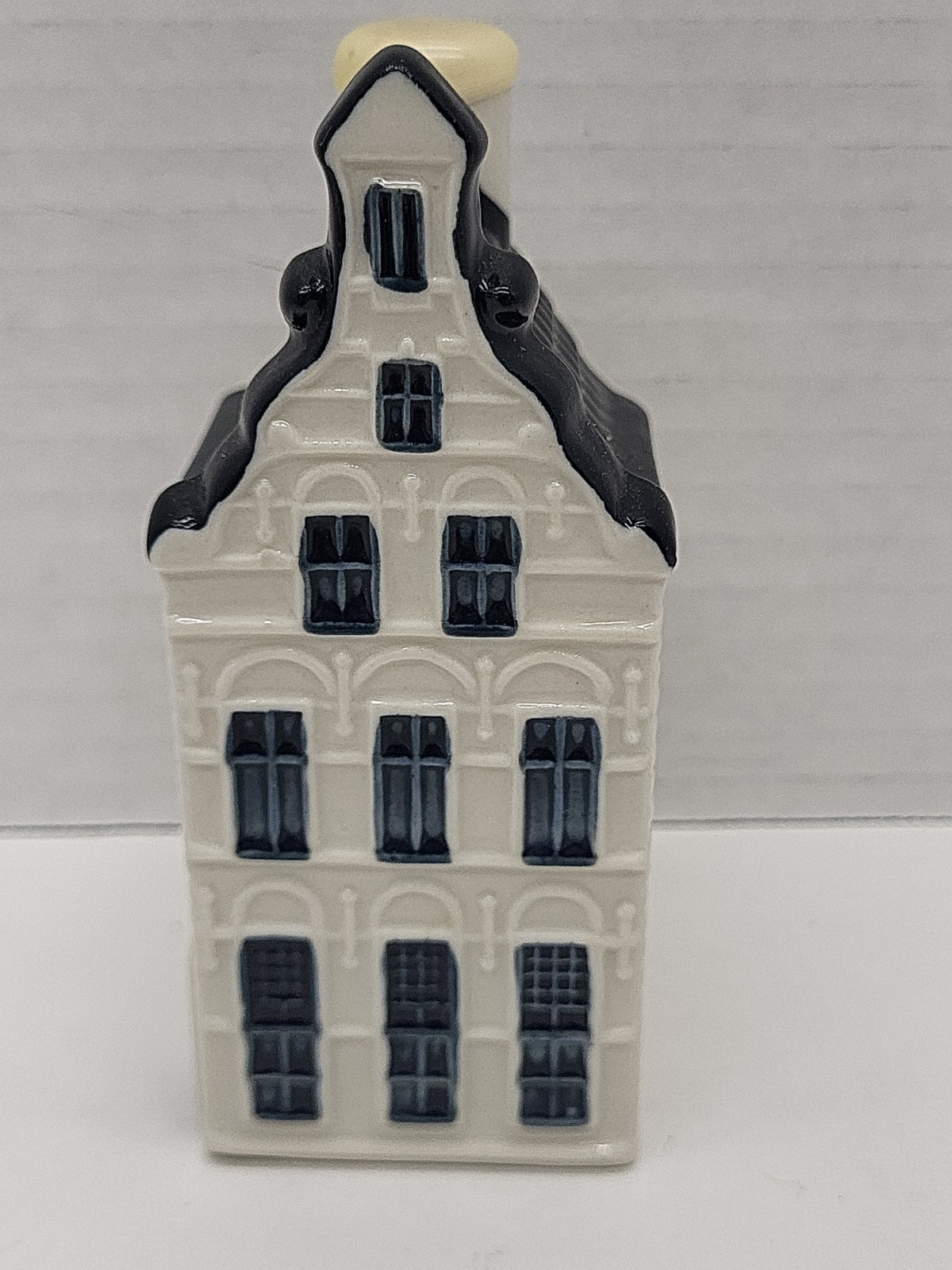 KLM Airlines Blue Delft SPIERINGSTRAAT GOUDA BOLS Amsterdam #25 Sealed EMPTY