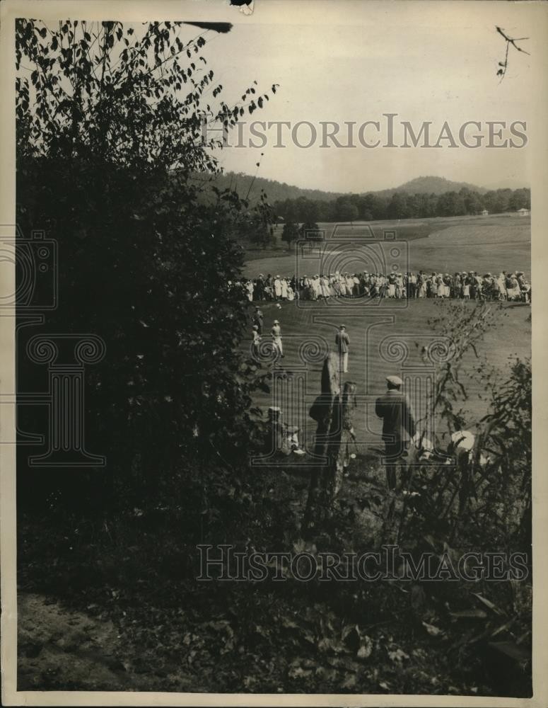 1922 Press Photo Collett and Cummings at 9th at Women's Natl. Golf Championship 1922 Press Photo Collett and Cummings at 9th at Women's Natl. Golf Championship