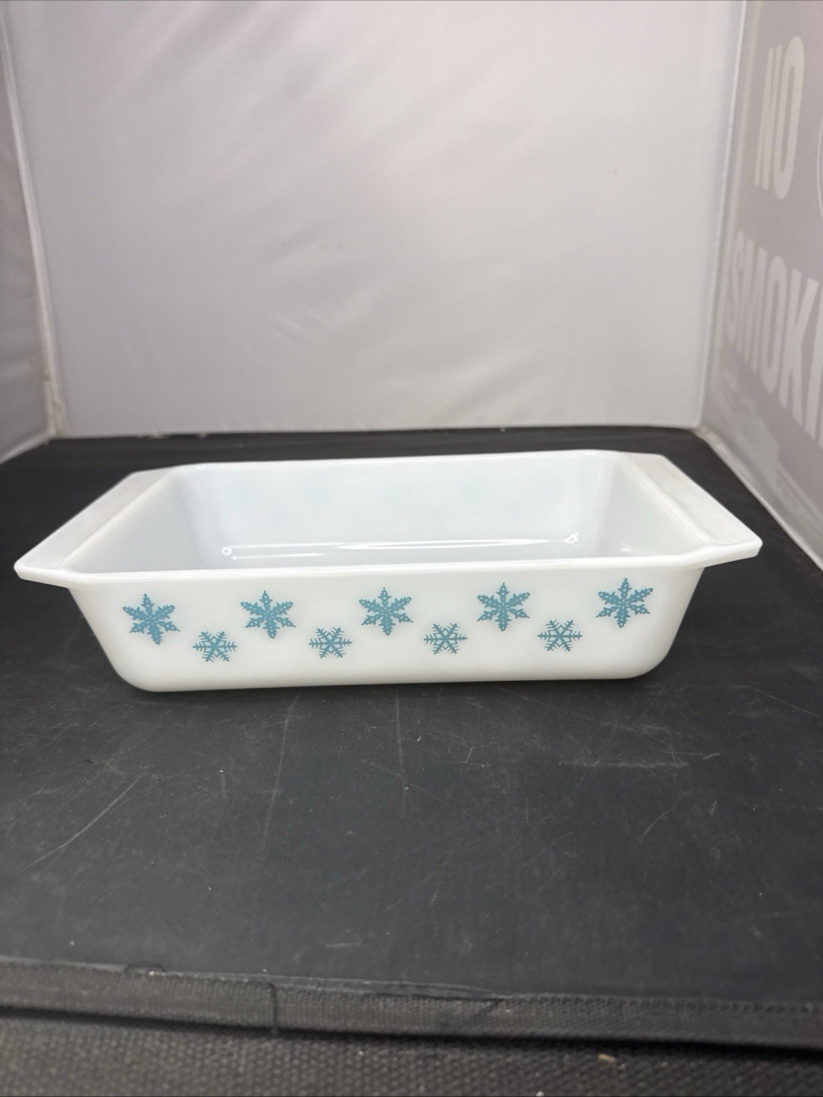 Vintage Pyrex White Turquoise Snowflakes Space Saver 2Qt Casserole Vintage Pyrex White Turquoise Snowflakes Space Saver 2Qt Casserole