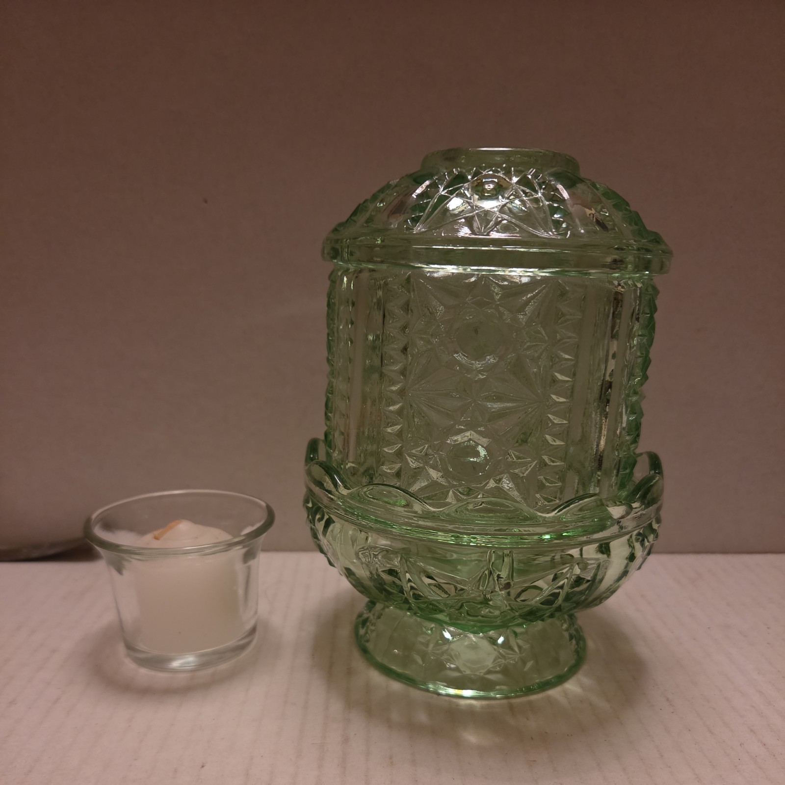 Vintage Large Green Chantilly Stars and Bars fairy lamp  base has chip.