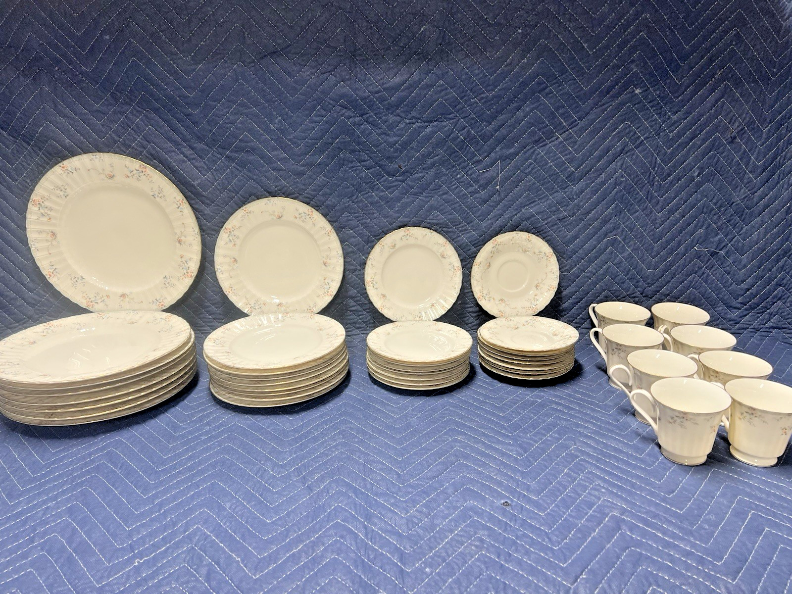 Set Of 8 Petite Mikasa Bone Roselle L9813 [excellent condition]￼