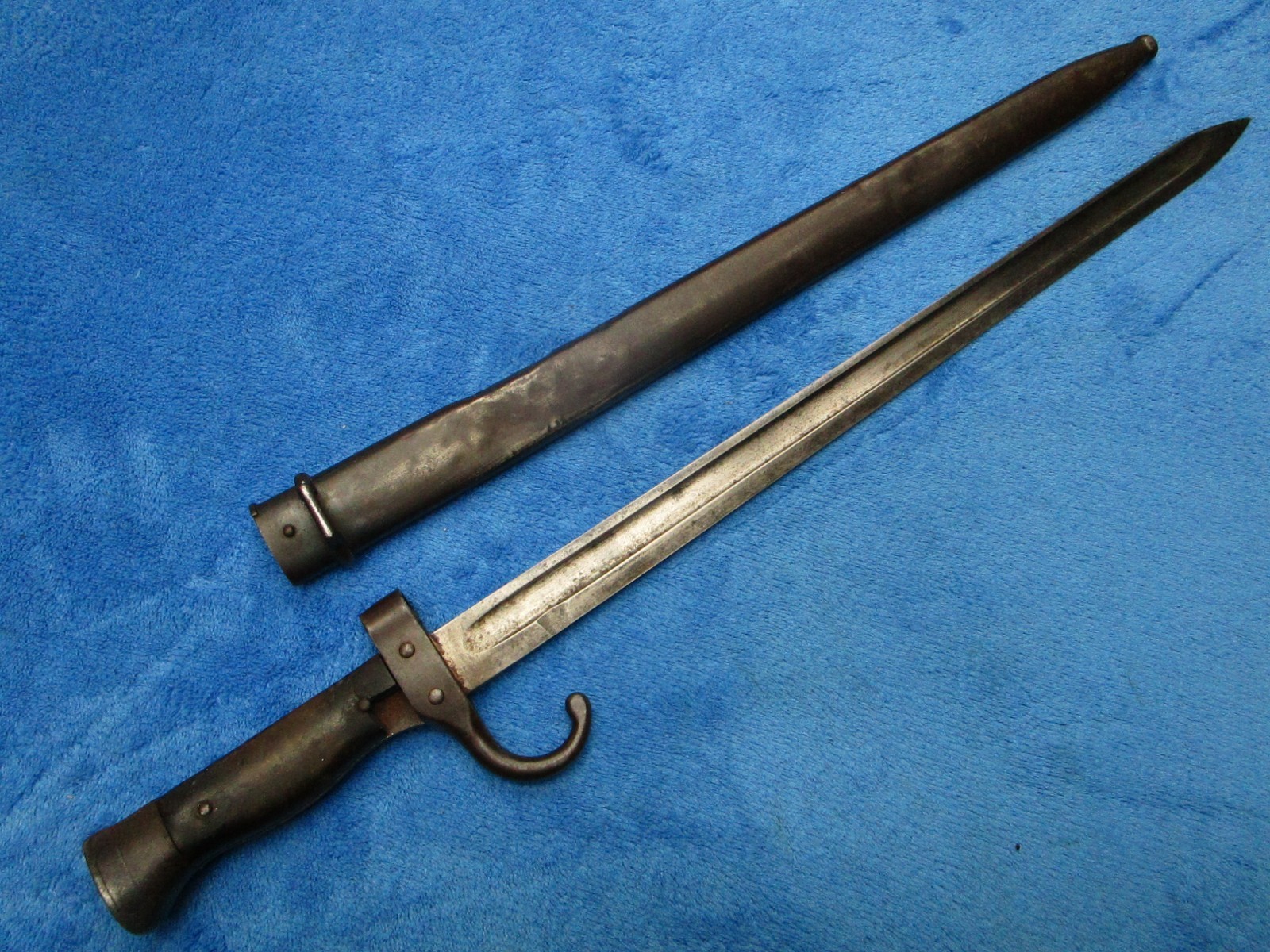 ORIGINAL ANTIQUE M1892 FRENCH BERTHIER BAYONET AND SCABBARD MATCHING NUMBERS ORIGINAL ANTIQUE M1892 FRENCH BERTHIER BAYONET AND SCABBARD MATCHING NUMBERS
