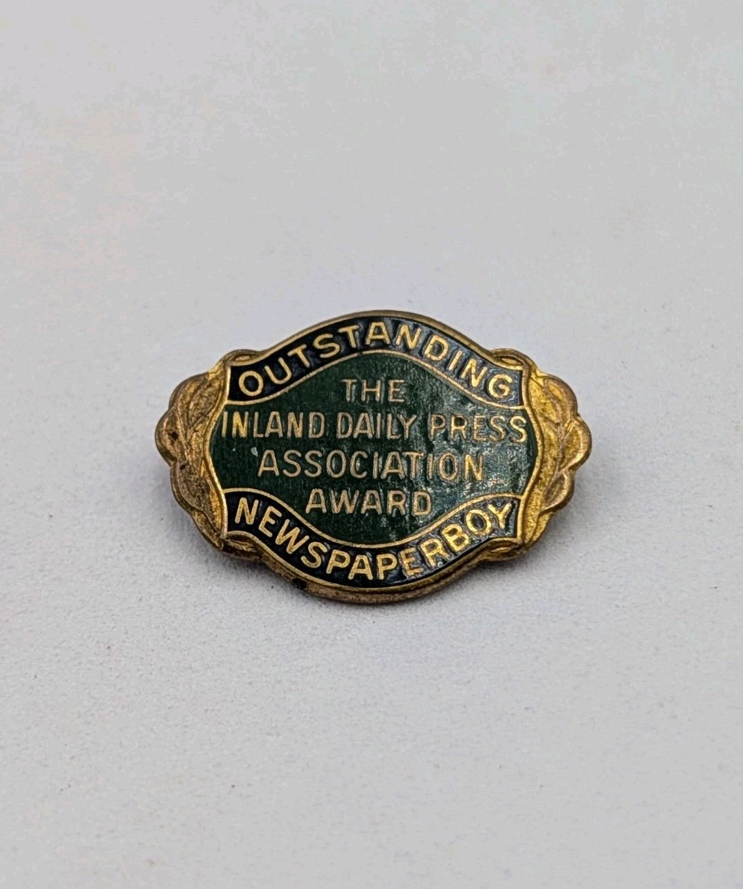 Vtg 1950s Inland Daily Press Assn Outstanding Newspaperboy Award Pin Bastian Bro Vtg 1950s Inland Daily Press Assn Outstanding Newspaperboy Award Pin Bastian Bro