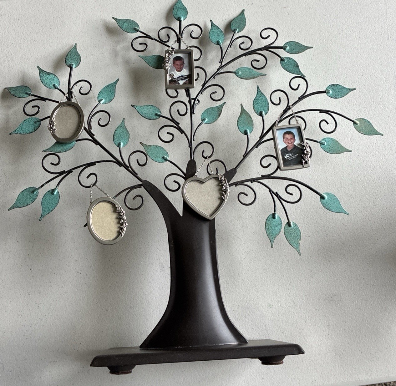 2003 Hallmark Tabletop Family Tree Photo Holder