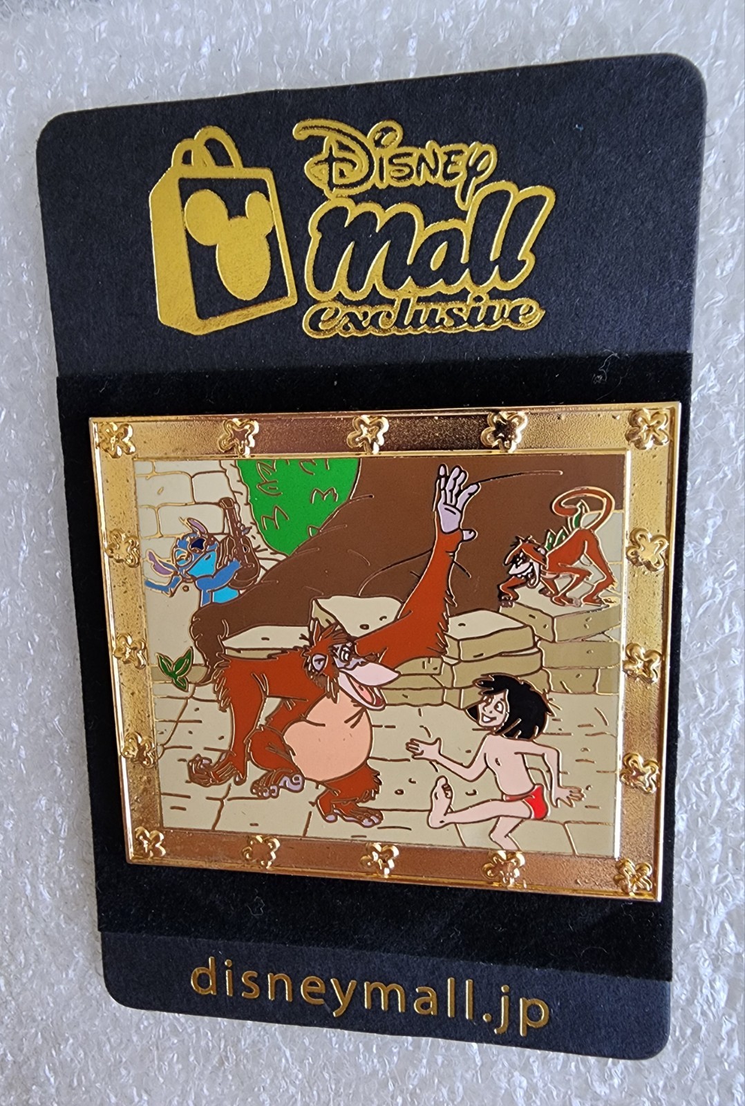 DISNEY MALL  JAPAN~STITCH INVADES JUNGLE BOOK~INVASION~GOLD FRAME~LE 250 PIN
