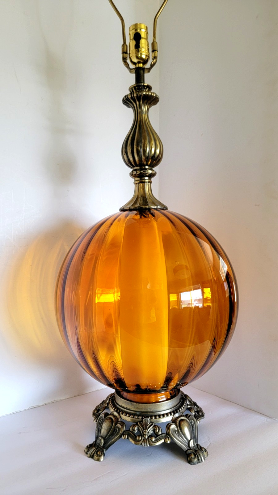 Vtg Mid Century Hollywood Regency Optical Amber Glass Globe Lamp