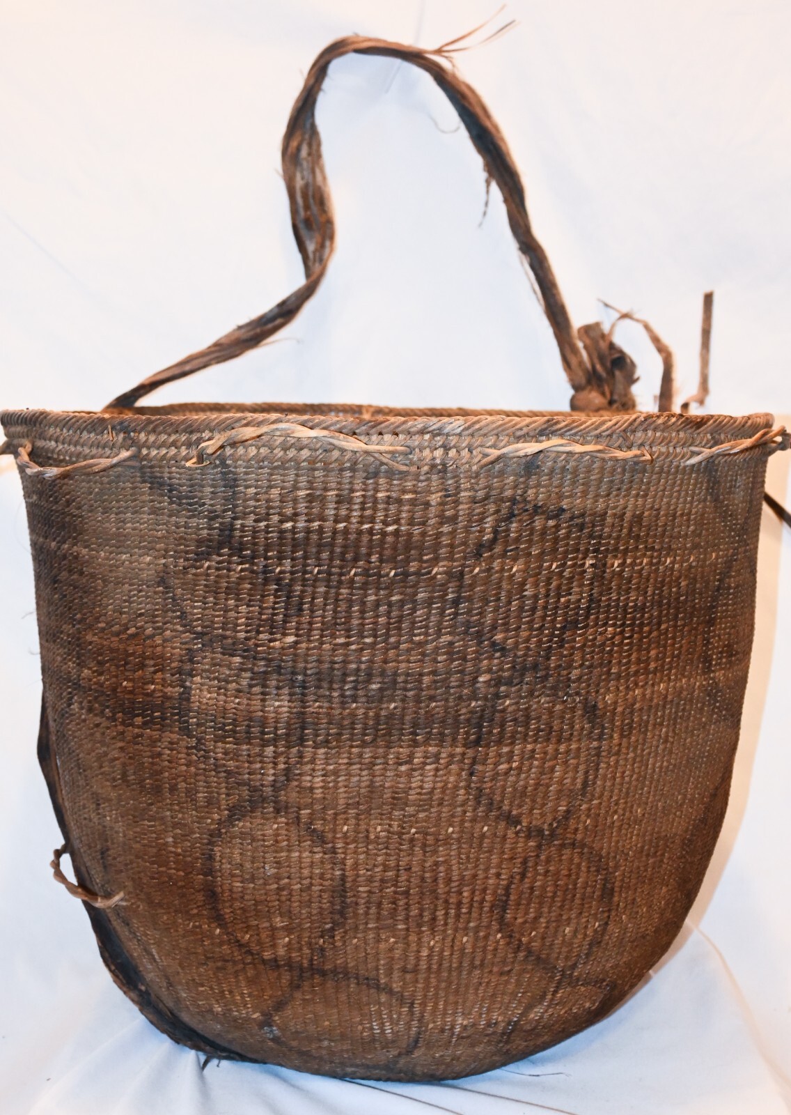 ANTIQUE Yanomami Gathering Basket with Snake motif