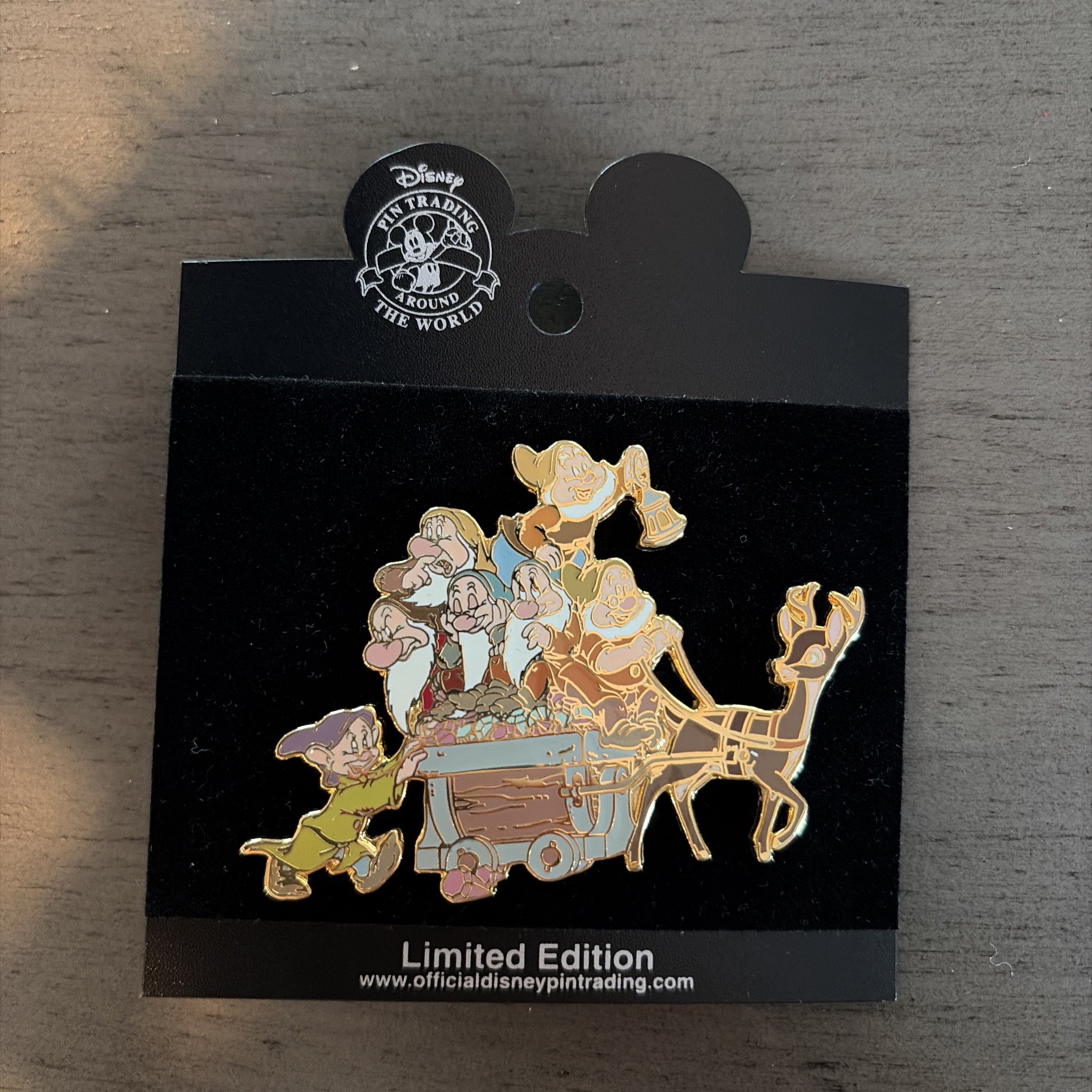 2003 Disney Surprise Pin: Seven Dwarfs In Reindeer drawn Cart - Limited to 1000