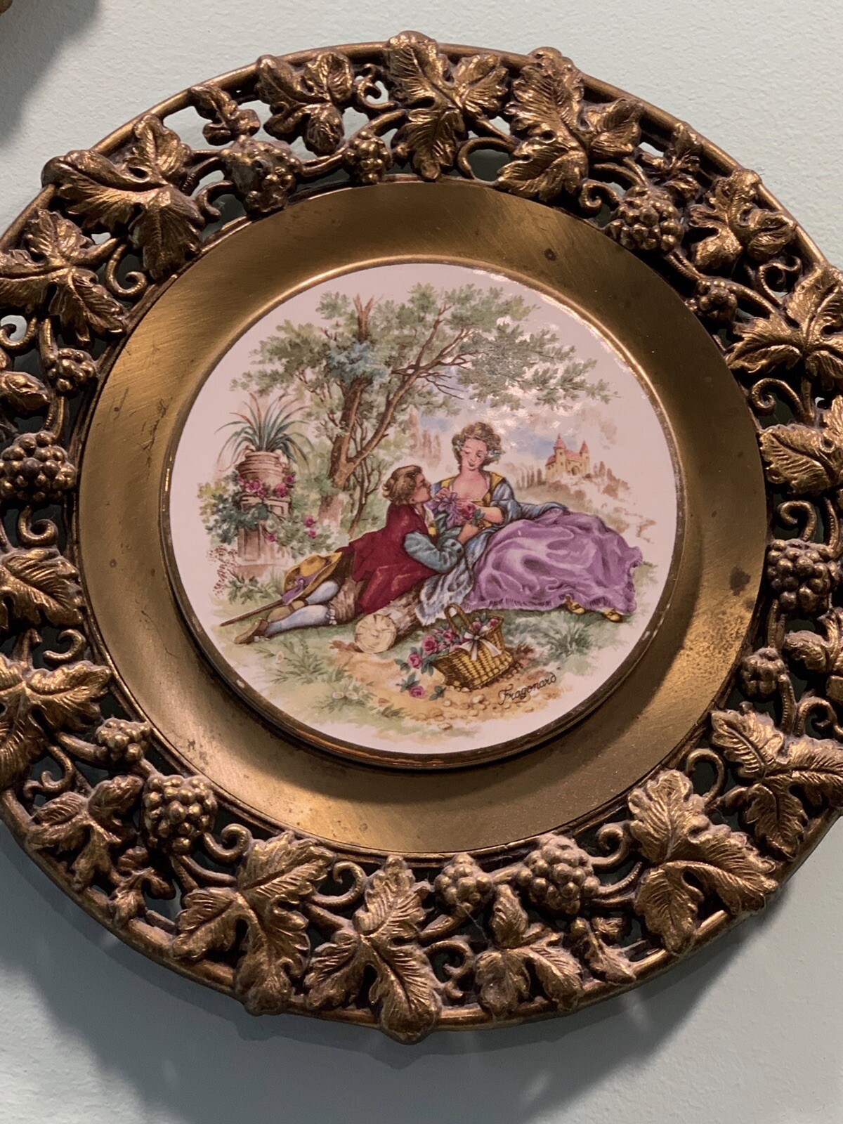 Vtg Three Limoges Plaque Ornate Brass Frame Fragonard Romantic Scene.D 10,5\