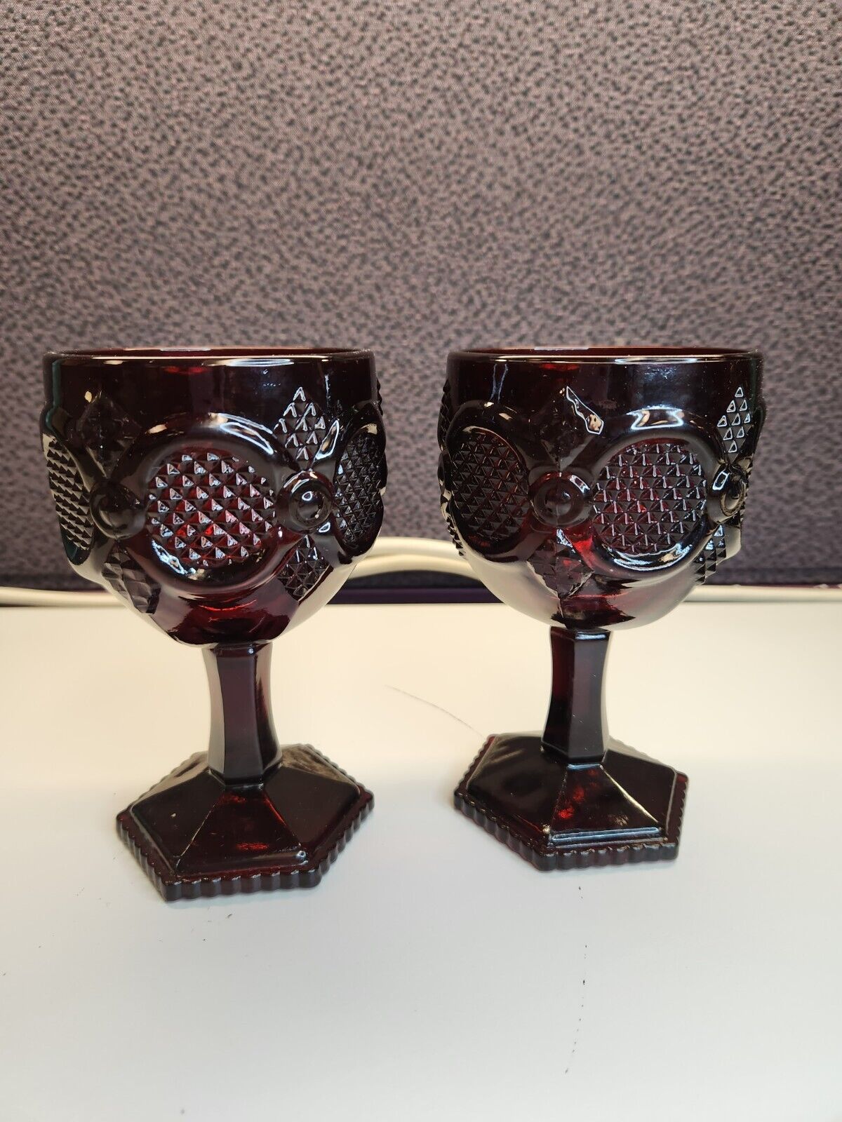 Set Of 2 Avon The 1876 Cape Cod Collection Elegant Wine Glass Ruby Red