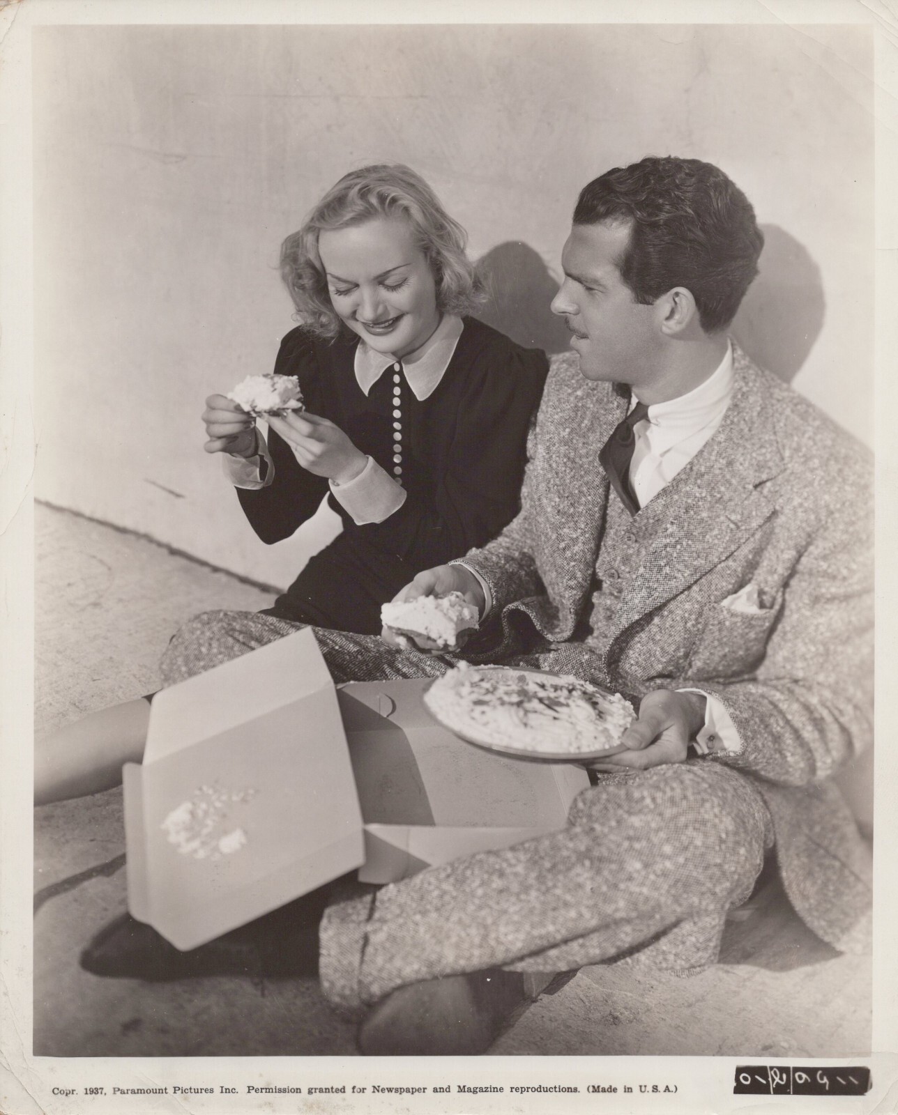 1937 HOLLYWOOD CAROLE LOMBARD + FRED MacMURRAY BEHIND SCENES ORIG Photo C20 1937 HOLLYWOOD CAROLE LOMBARD + FRED MacMURRAY BEHIND SCENES ORIG Photo C20