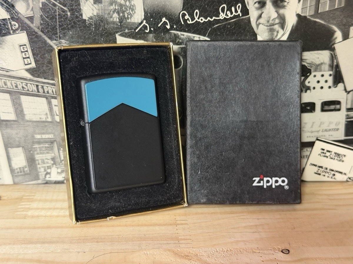 1997 Zippo Marlboro “Green Roof” New Never Fired In Box Rare