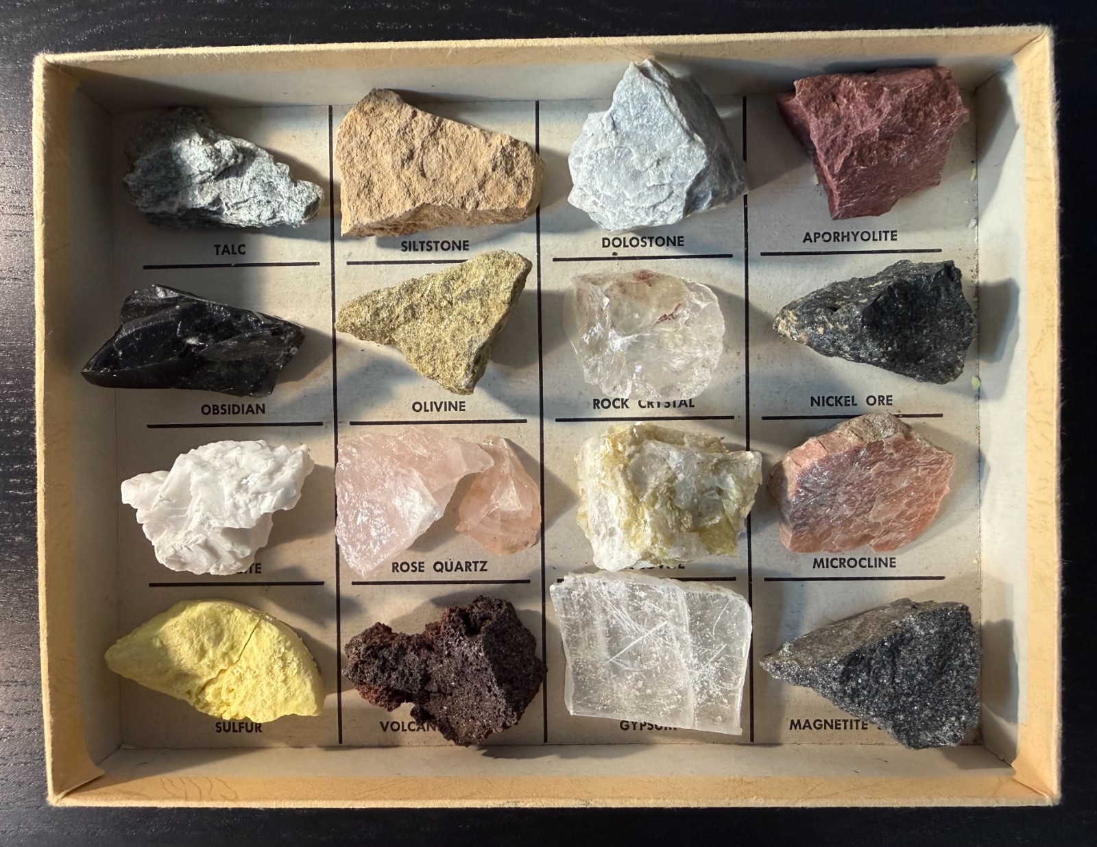Vintage Smithsonian Institution Rock & Mineral Collection (Over 40 yrs old)