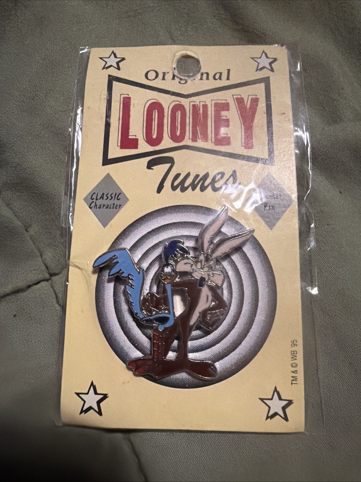 VTG 1995 Rare Warner Bros. Wile E. Coyote & Road Runner Enamel Pin Looney Tunes.