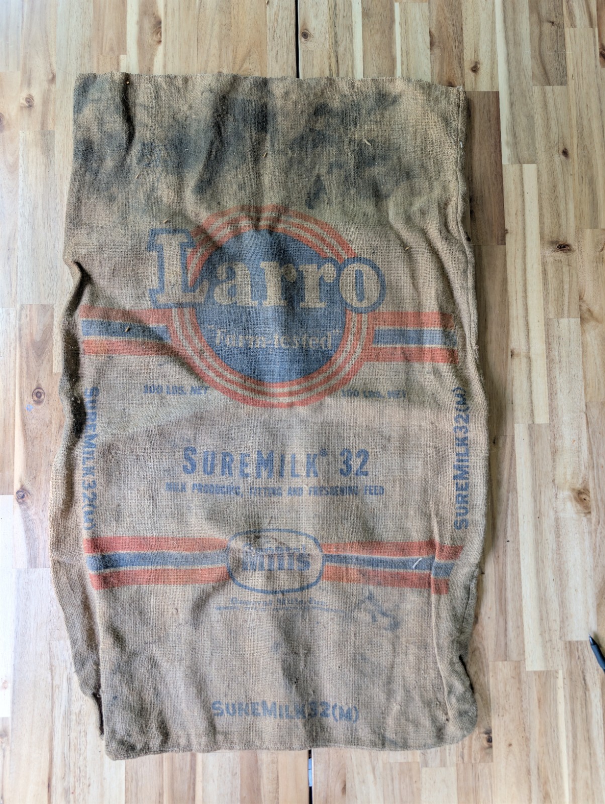 Vintage Larro Suremilk 32 Concentrate 100Lb Burlap Bag Sack General Mills #55 Vintage Larro Suremilk 32 Concentrate 100Lb Burlap Bag Sack General Mills #55