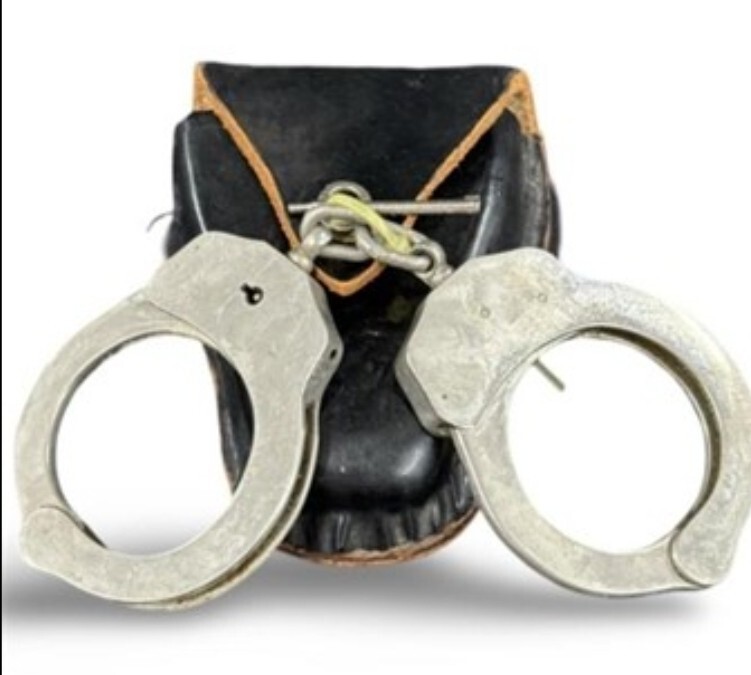 VGT Authentic Correctional Facility Handcuffs Leather Pouch VGT Authentic Correctional Facility Handcuffs Leather Pouch