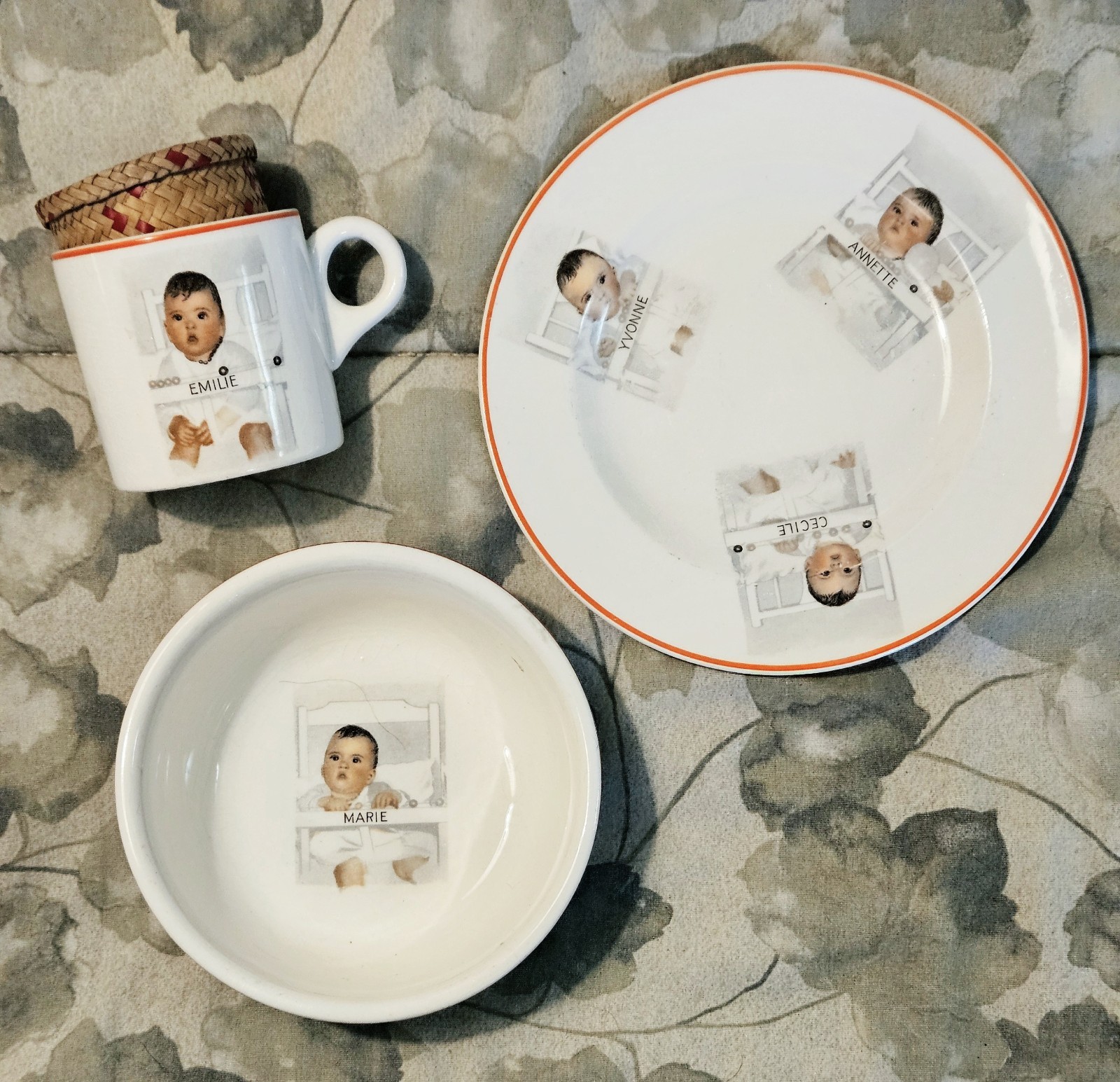 EUC Vintage 1930s Dionne Quintuplets Ceramic Baby Plate, Bowl, and Mug/Cup Set EUC Vintage 1930s Dionne Quintuplets Ceramic Baby Plate, Bowl, and Mug/Cup Set