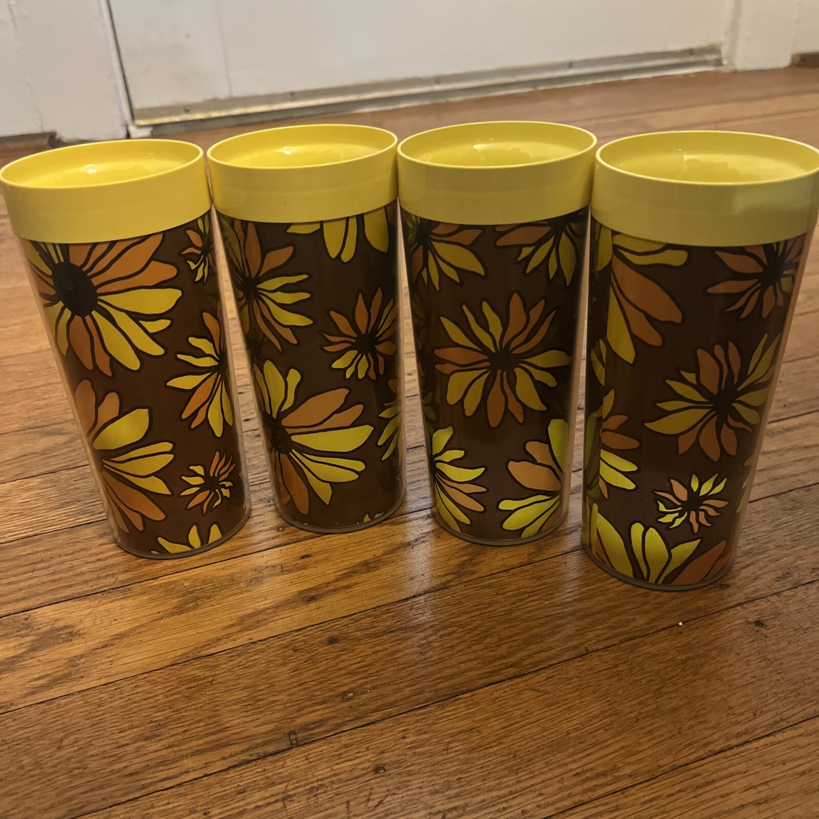 Vintage West Bend Thermo-Serv Daisy (4) Tumbler Set Yellow Flowers Retro 70s