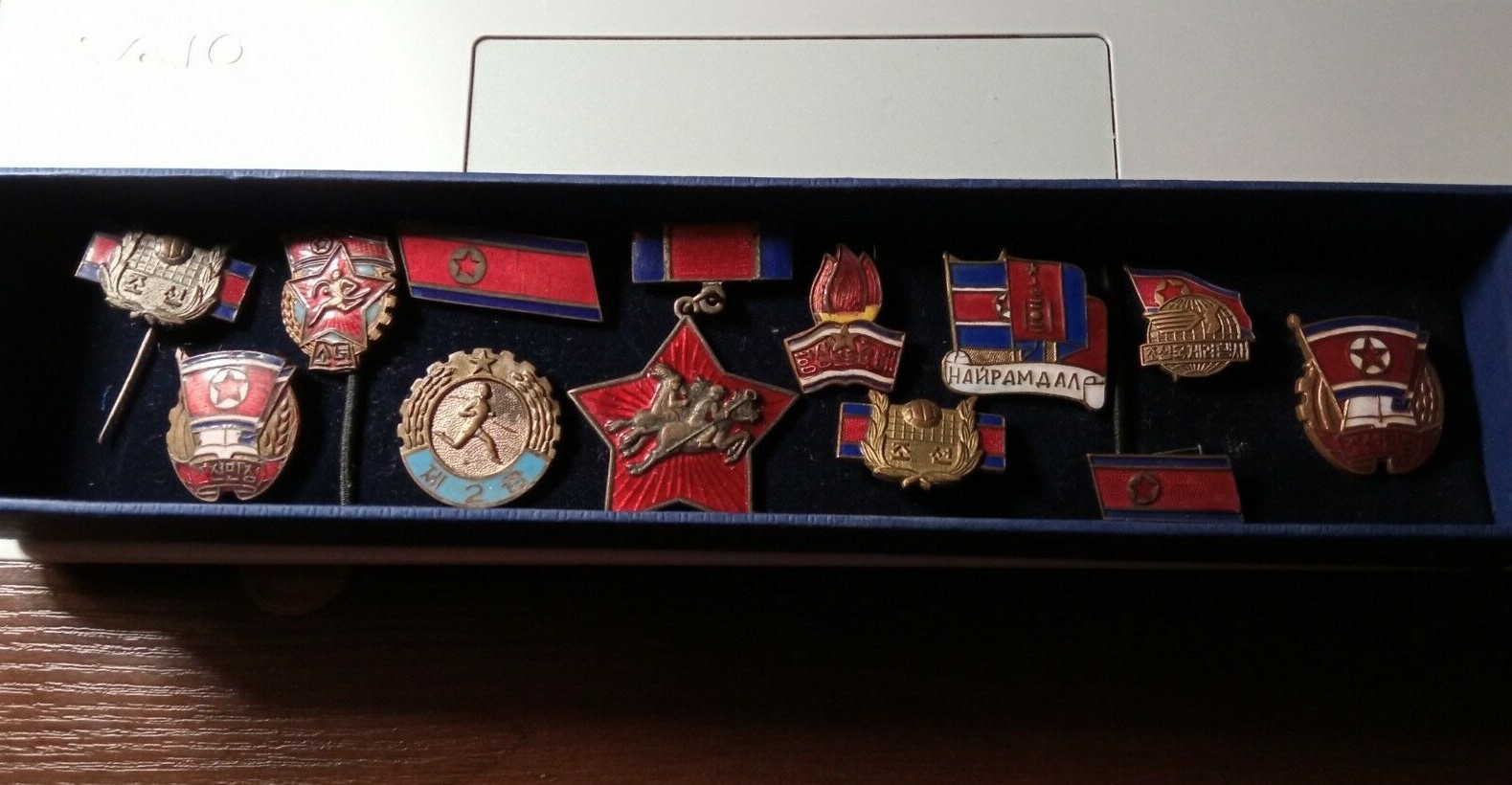 1950 Old Vintage Korea Propaganda Badge Pin Set