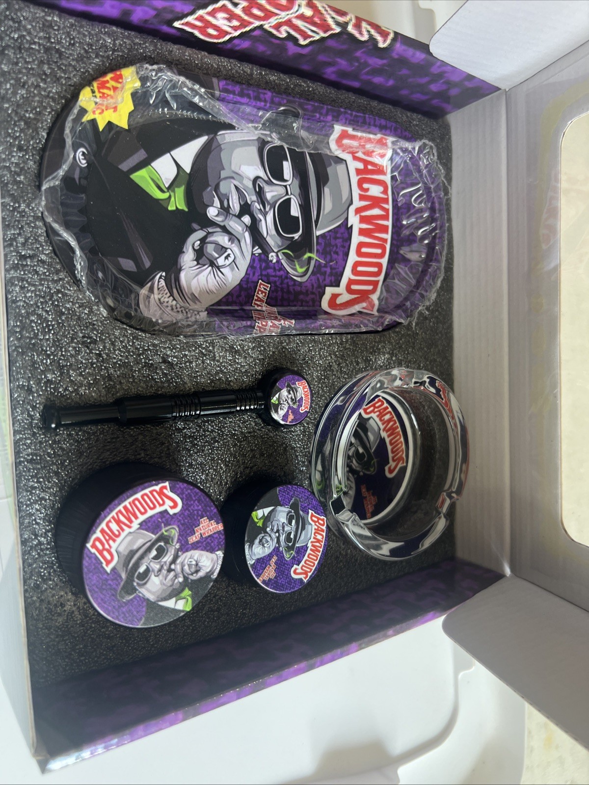 5 Pcs Smoker's Gift Set With Tray And Grinder famous rapper, Biggie Smalls 5 Pcs Smoker's Gift Set With Tray And Grinder famous rapper, Biggie Smalls