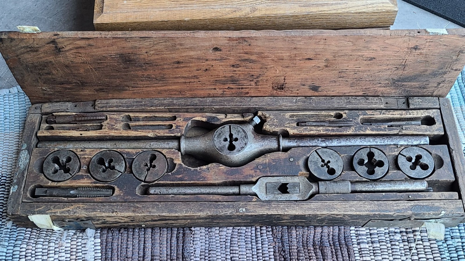 Antique Antique J.M. CARPENTER Pawtucket RI Tap & Die Set No. 3 w/ Original Box Antique Antique J.M. CARPENTER Pawtucket RI Tap & Die Set No. 3 w/ Original Box