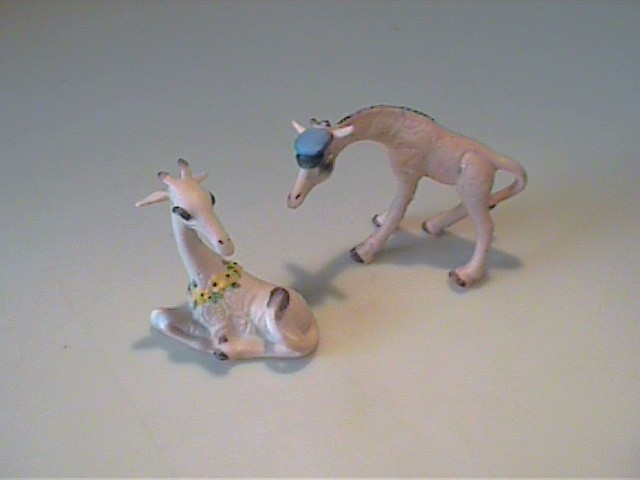 VINTAGE 1970\'S MINIATURE BONE CHINA FAMILY OF CHARACTER GIRAFFES