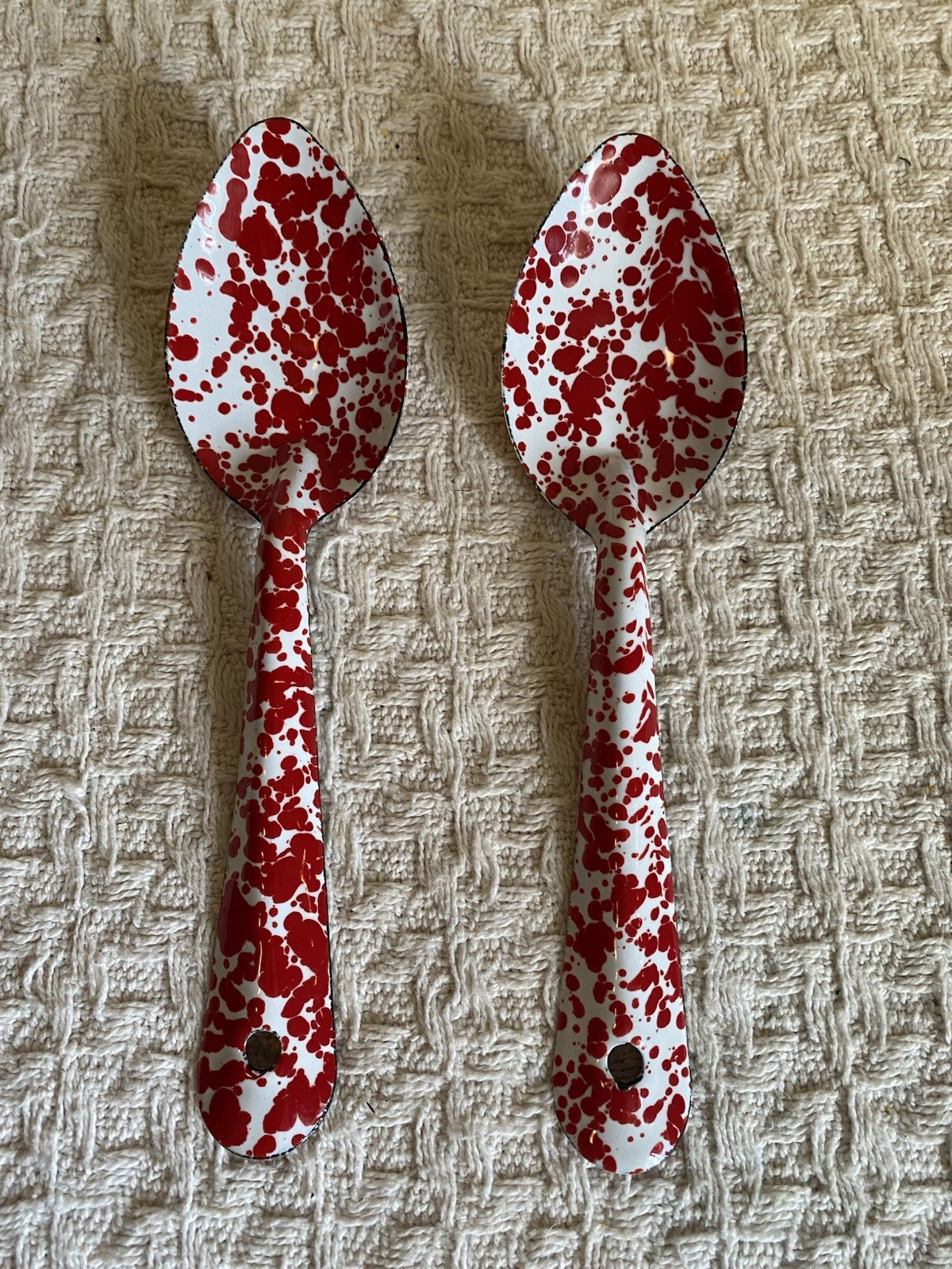 2 VTG Red & White Enamelware Speckled Splatterware Spoons Farmhouse Chic 6” 2 VTG Red & White Enamelware Speckled Splatterware Spoons Farmhouse Chic 6”