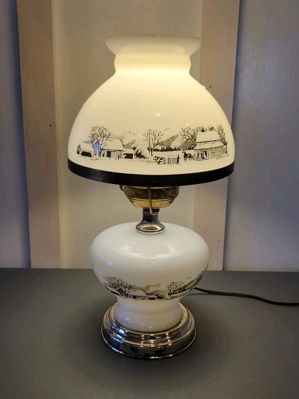 Vintage Currier&lves Milkglass Table Lamp, Country Scene Vintage Currier&lves Milkglass Table Lamp, Country Scene