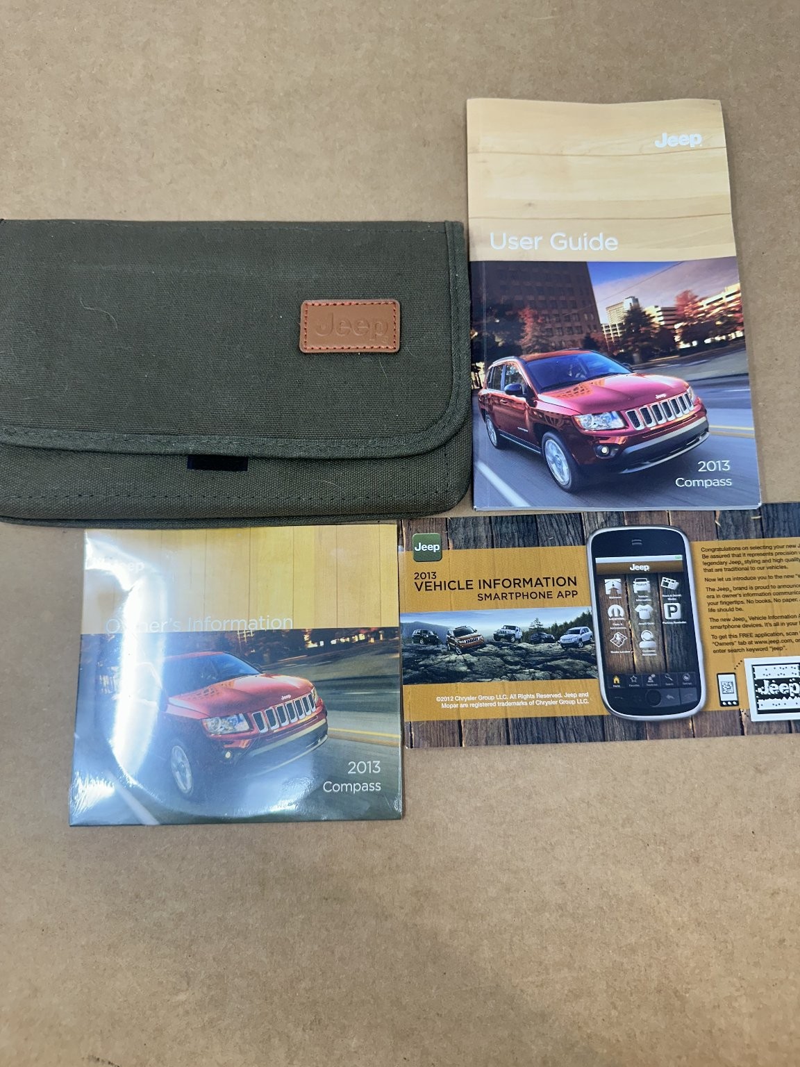 2013 Jeep Compass Owner\'s Manual Set