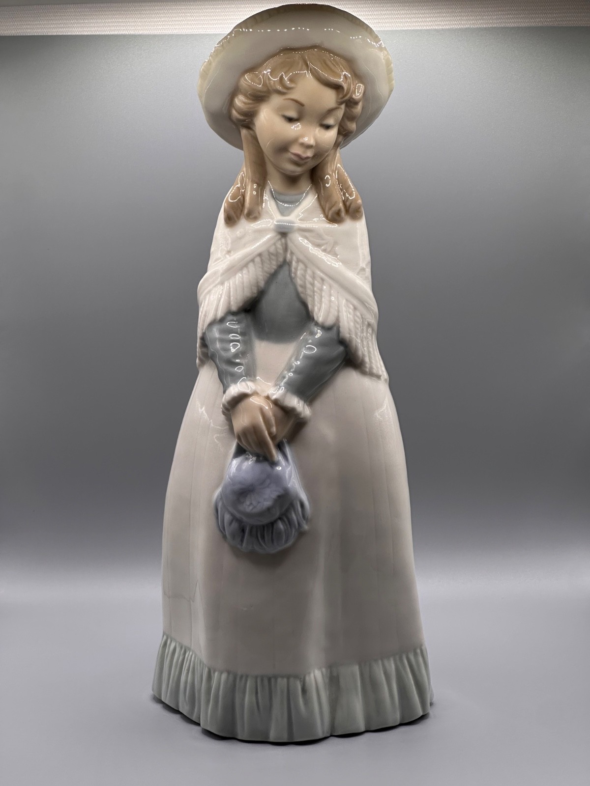 NAO by Lladro Charming girl with straw hat figurine - 11 ½\