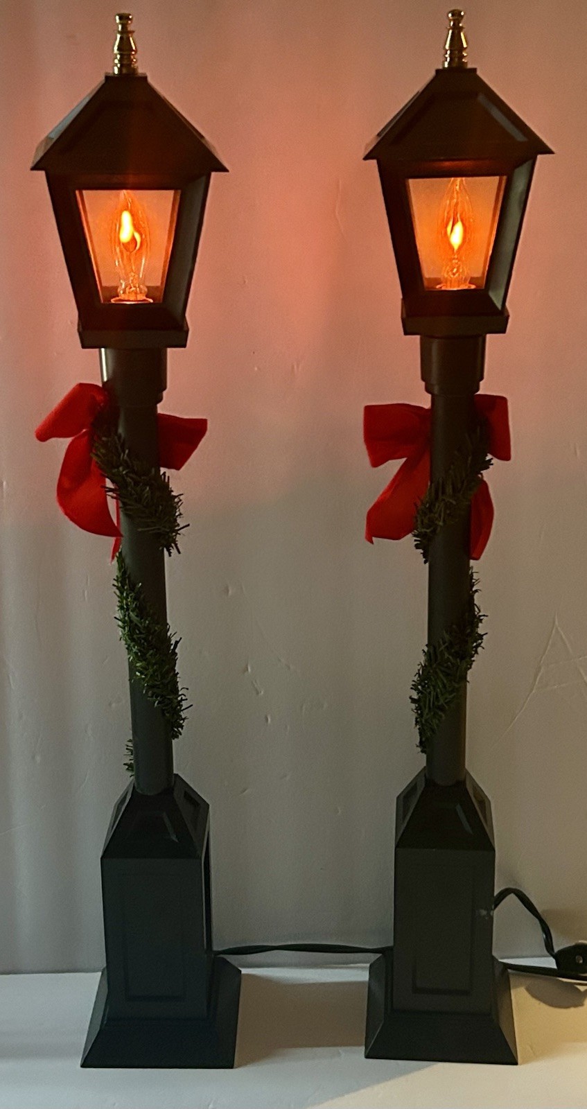 Vtg 2 Byers Choice Flickering Electric Lamp Posts•Working Amber Bulb Incl•22” Vtg 2 Byers Choice Flickering Electric Lamp Posts•Working Amber Bulb Incl•22”