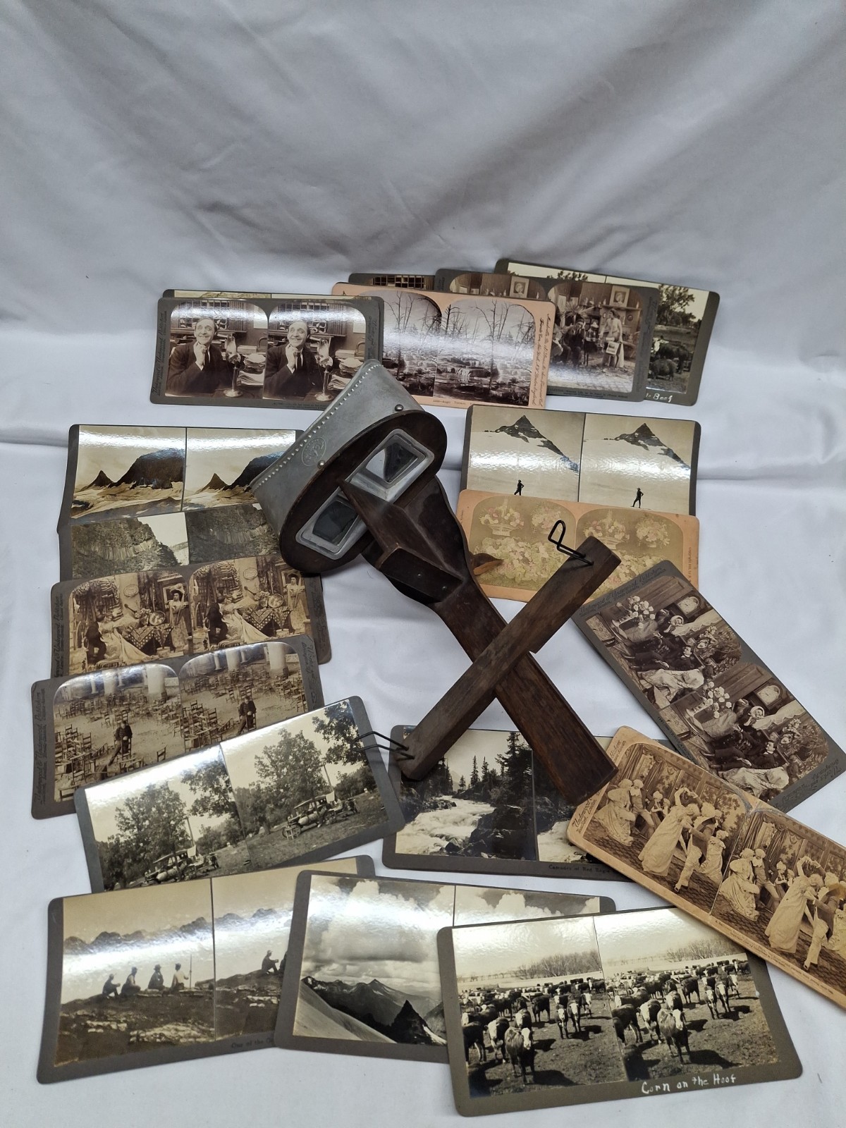 Antique Monarch Stereoscope Viewer Stereograph Stereoview and 21 Cards - Vintage